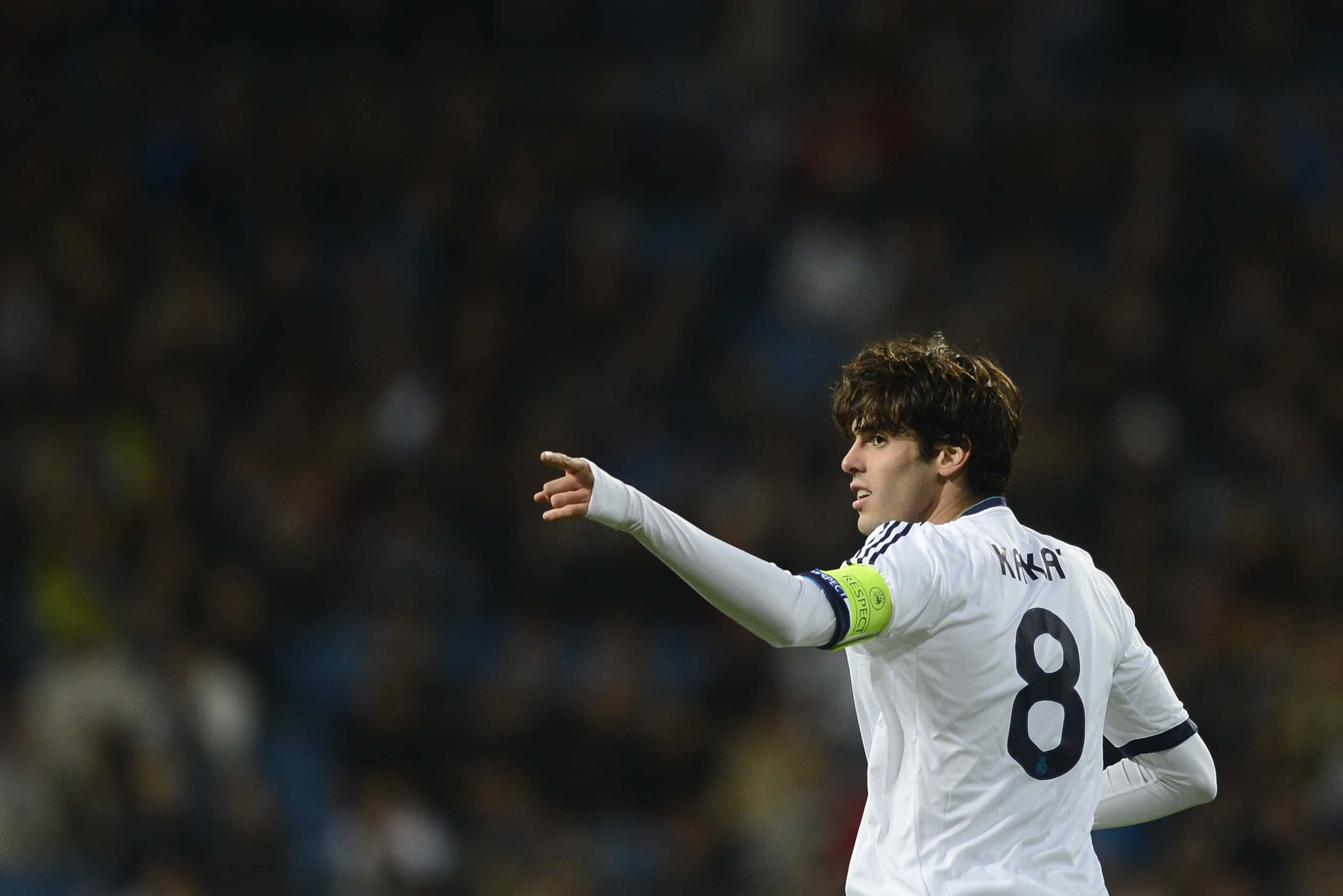 soccer player, white jersey, number 8, 2K Desktop Wallpaper