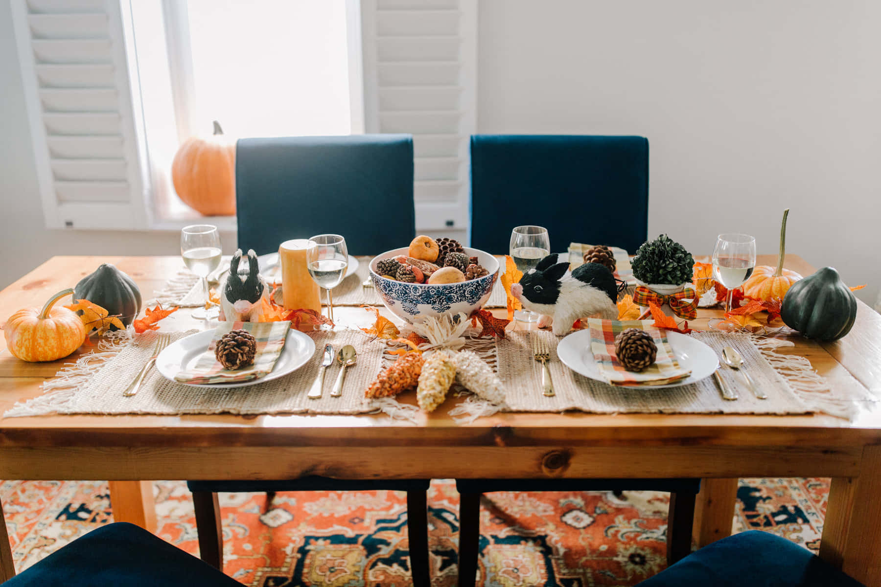 Preppy Thanksgiving, wooden dining table, pumpkins, HD Desktop Wallpaper