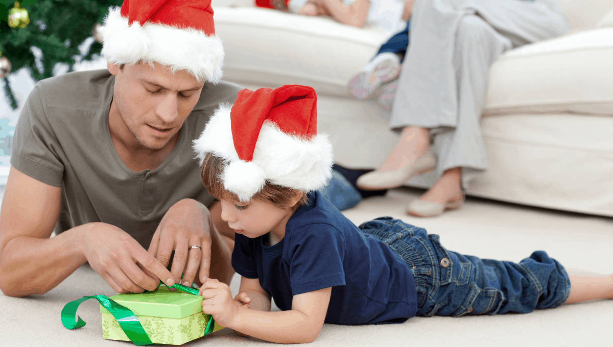 Santa hats, green gift box, carpeted floor, SD Desktop Wallpaper