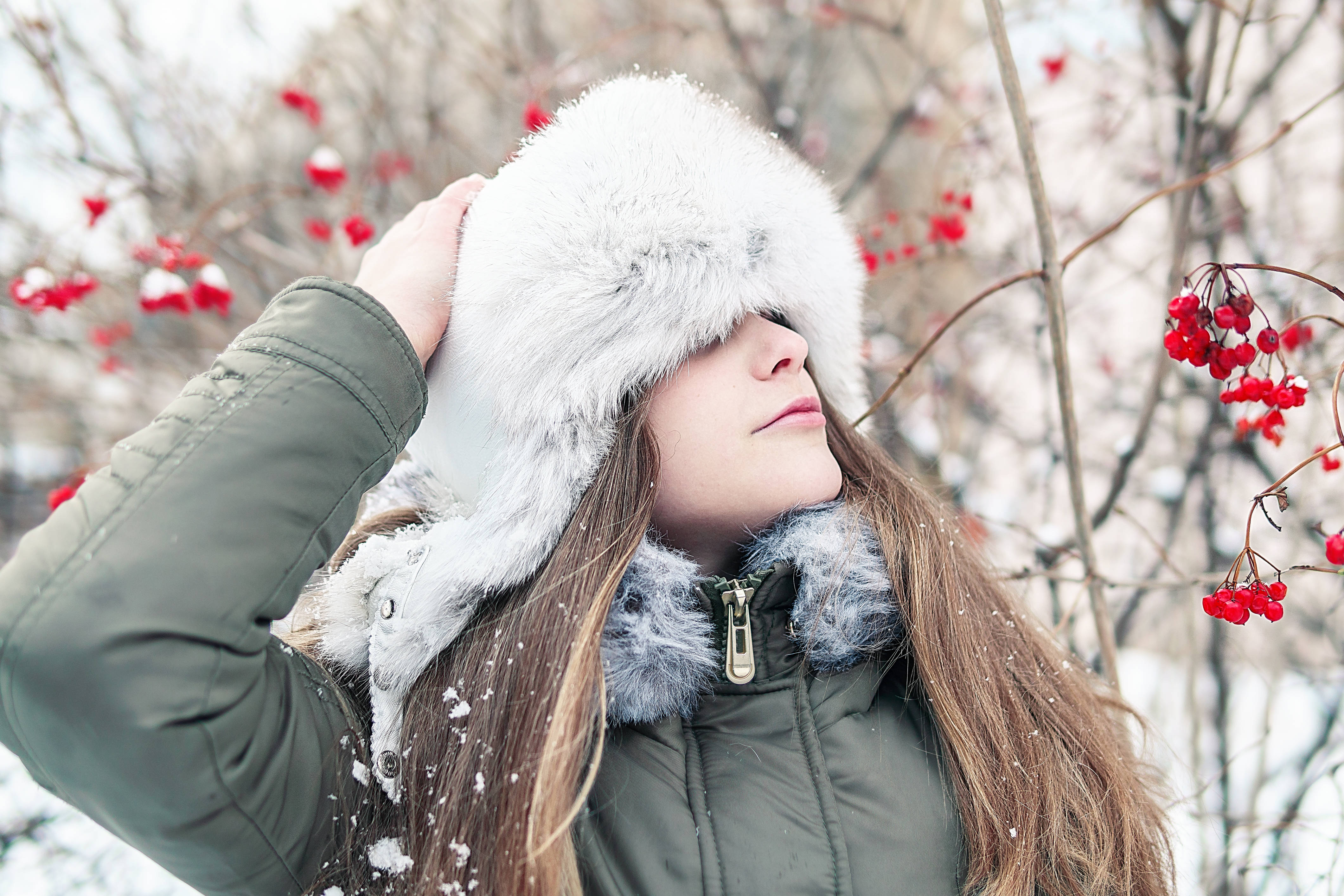 white fur hat, green coat, snowy winter scene, 4K Desktop Wallpaper