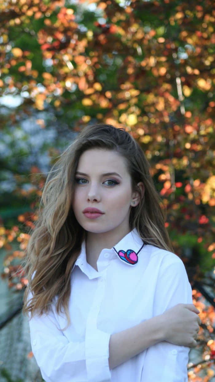 pretty teen chic girl, white shirt, autumn foliage, SD Phone Wallpaper