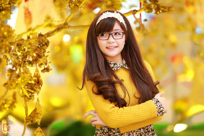 stylish teenage girl, yellow sweater, golden foliage, SD Desktop Wallpaper
