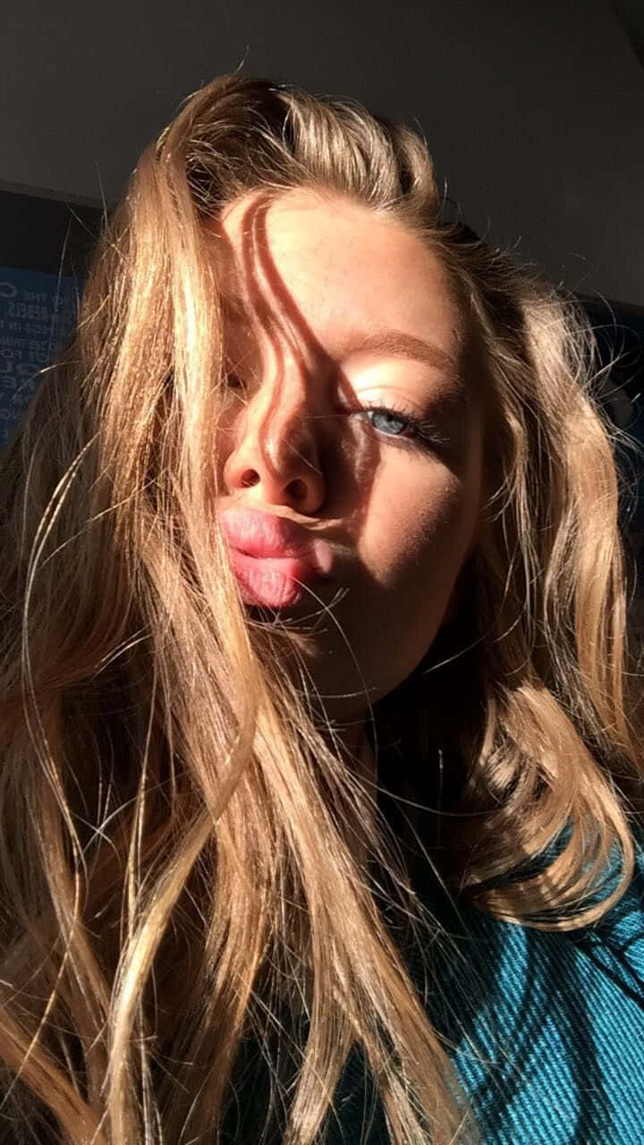 long haired pretty teen girl, blonde hair, sunlight, HD Phone Wallpaper
