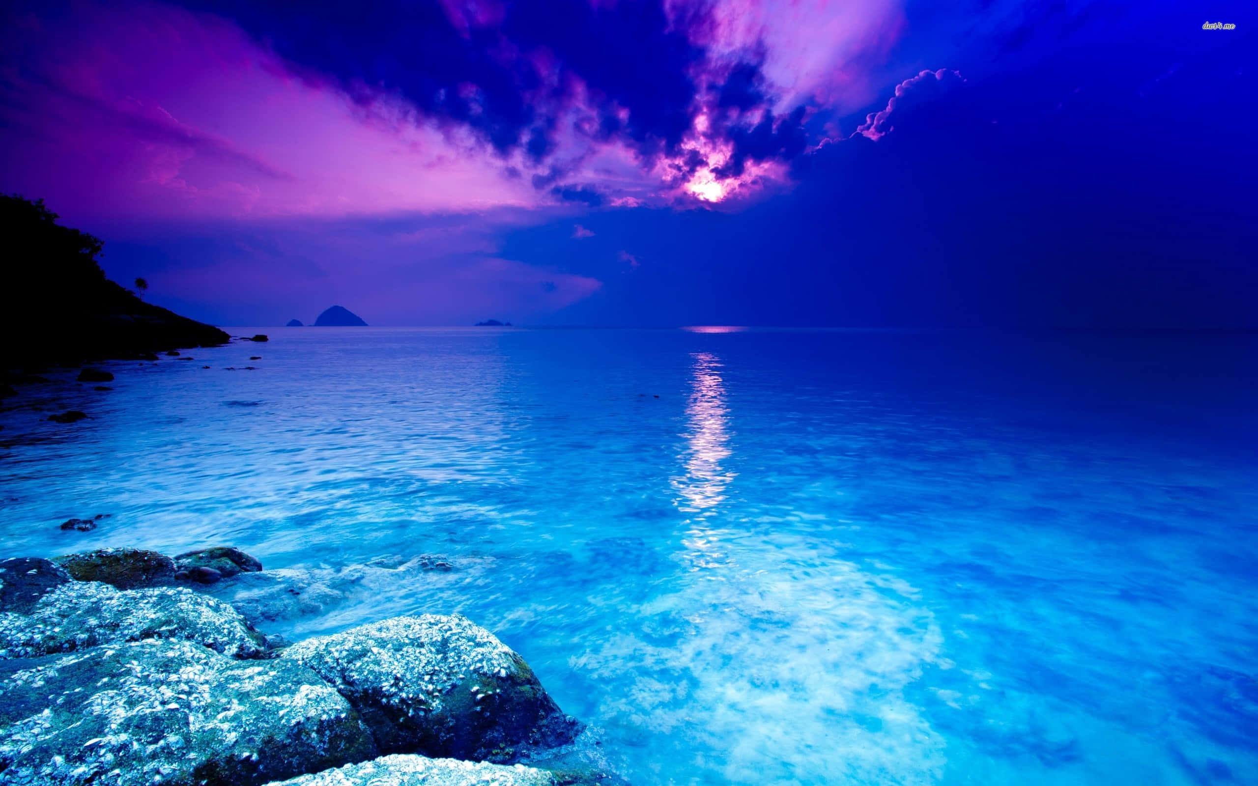 Pretty Ocean, twilight seascape, vibrant purple clouds, 2K Desktop Wallpaper