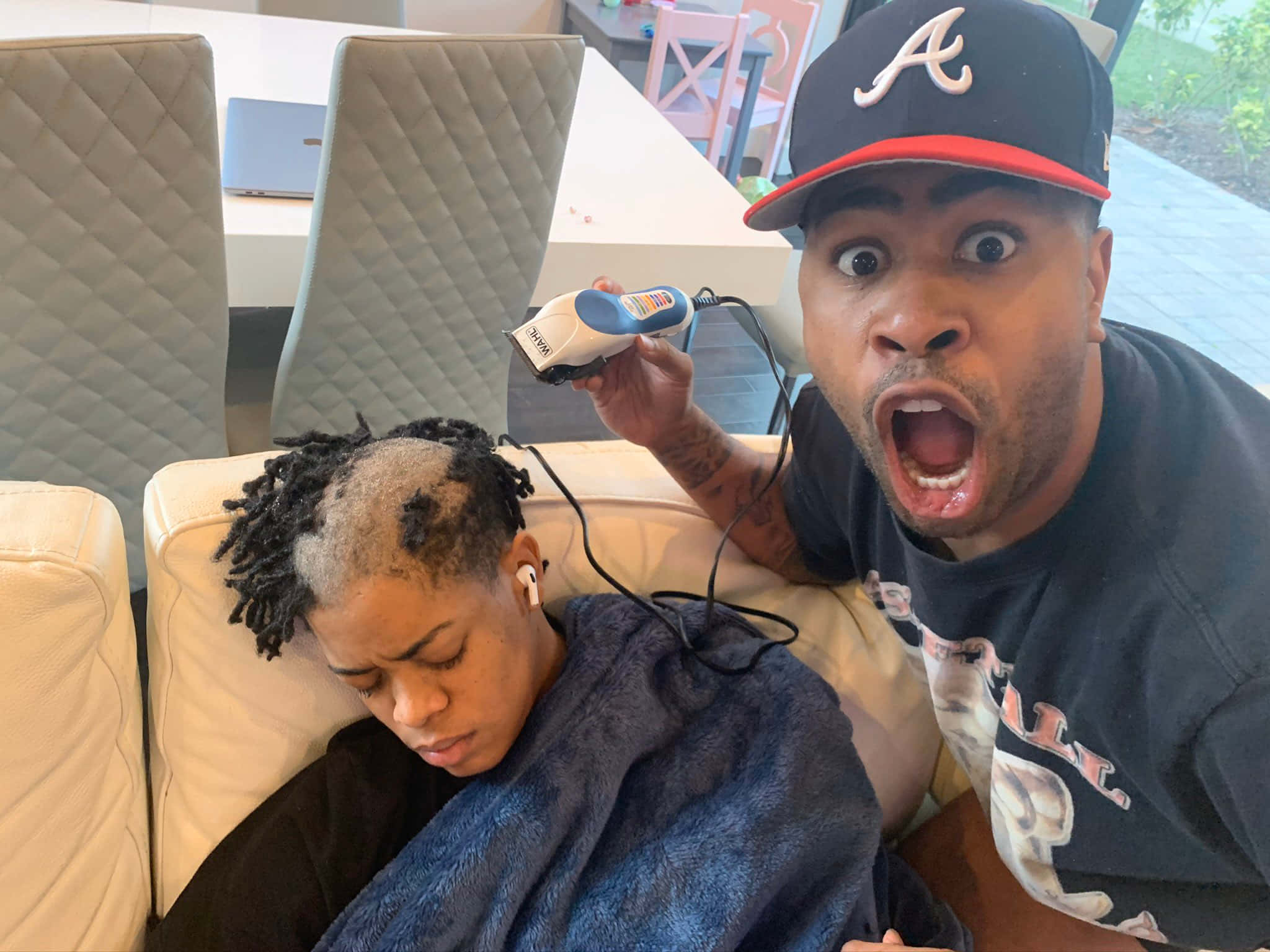 Prettyboyfredo, electric clipper, couch, Full HD Desktop Wallpaper