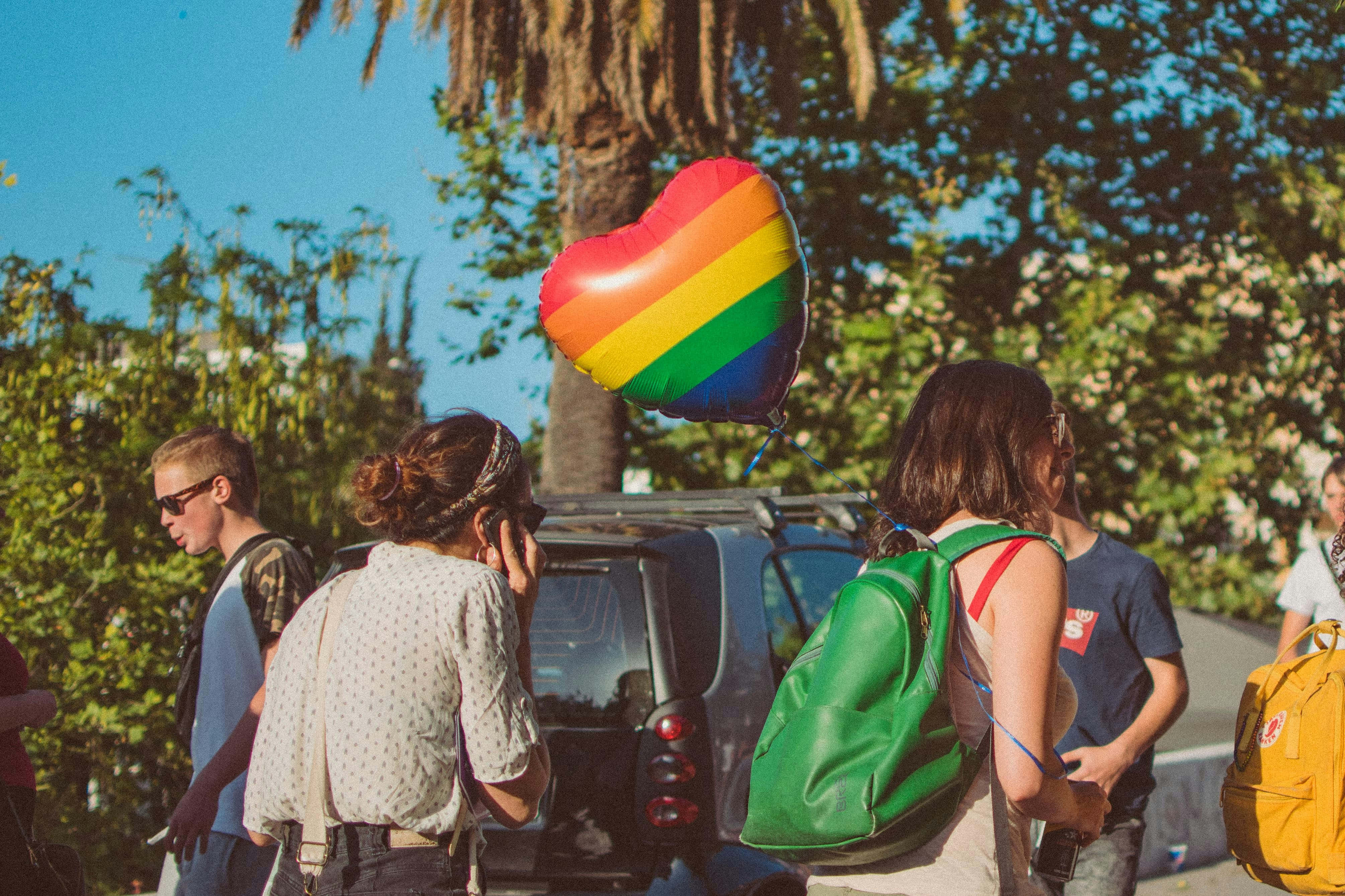 rainbow heart balloon, pedestrians, parked cars, 4K Desktop Wallpaper