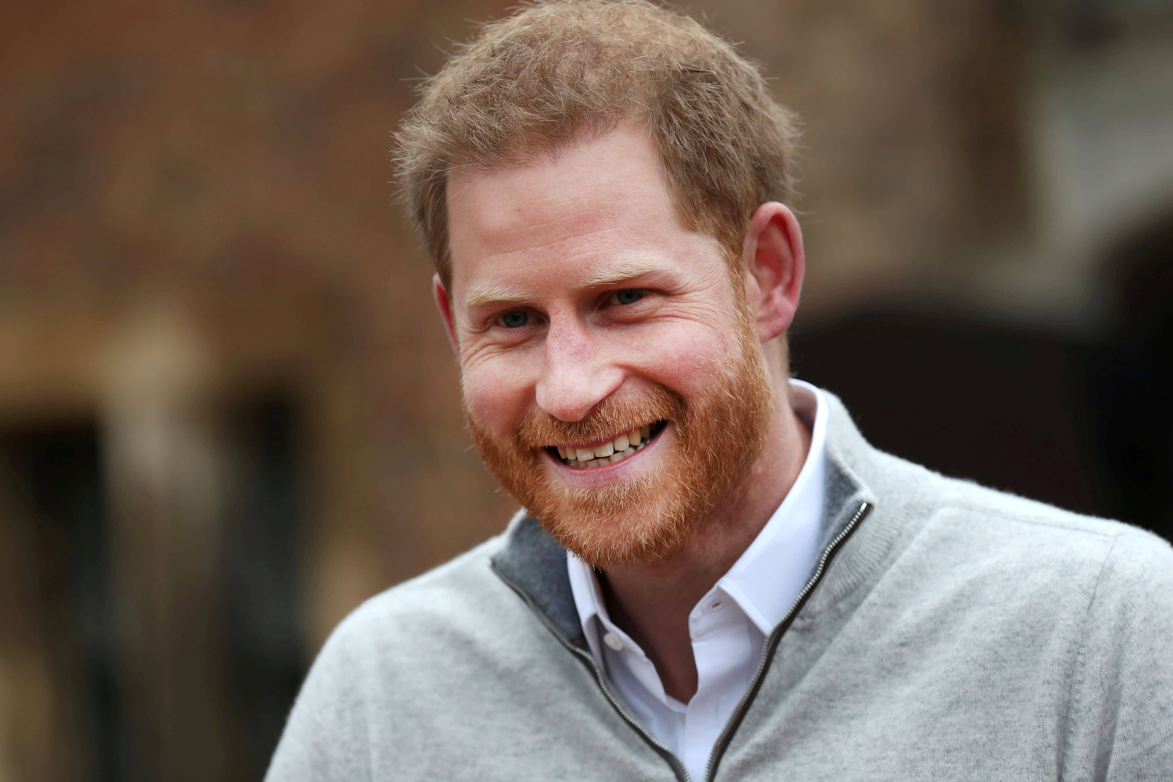 Prince Harry, gray zip-neck sweater, blurred brick background, 4K Desktop Wallpaper