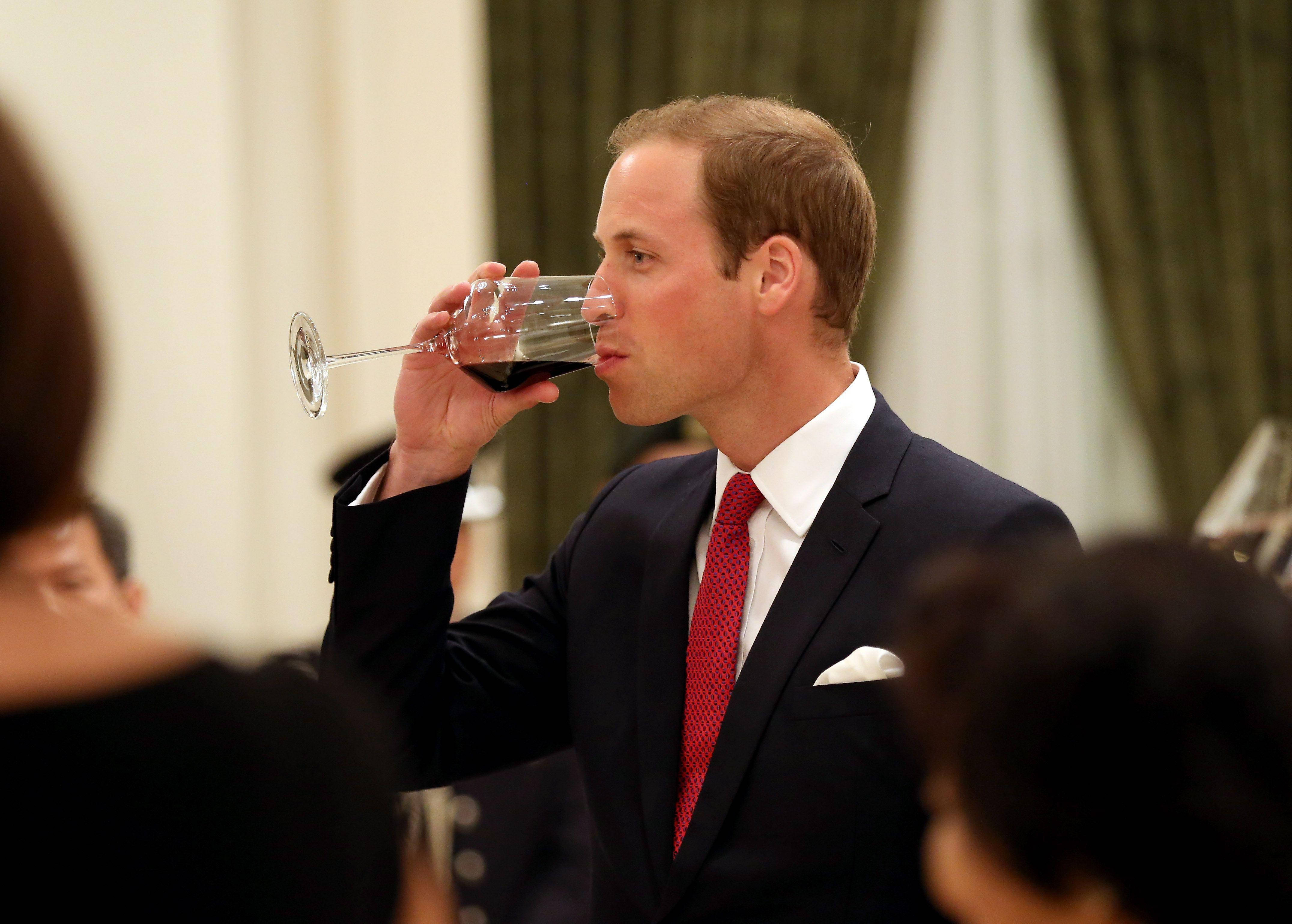 Prince William, red wine, glass, 4K Desktop Wallpaper