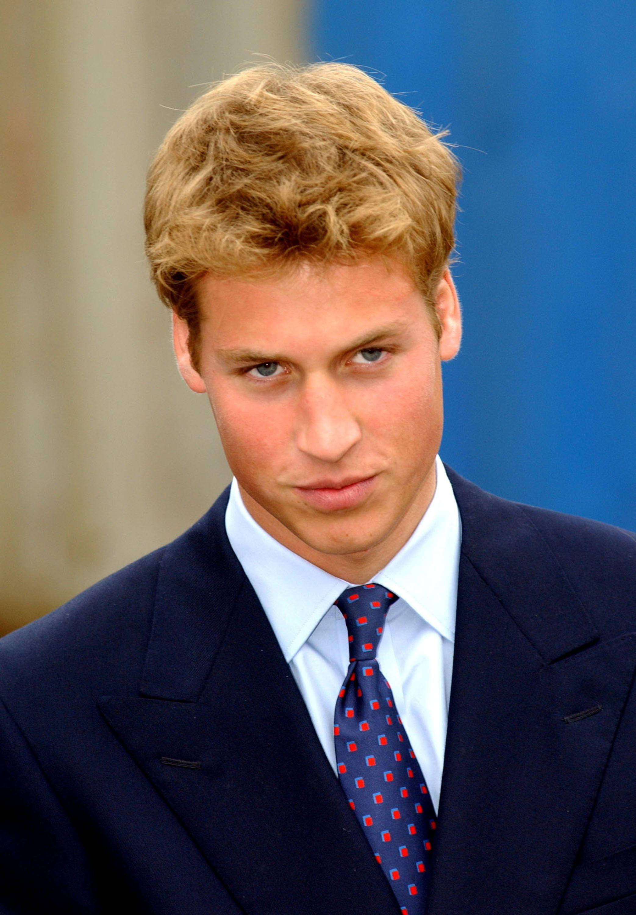 Prince William, blond hair, dark suit, 2K Phone Wallpaper