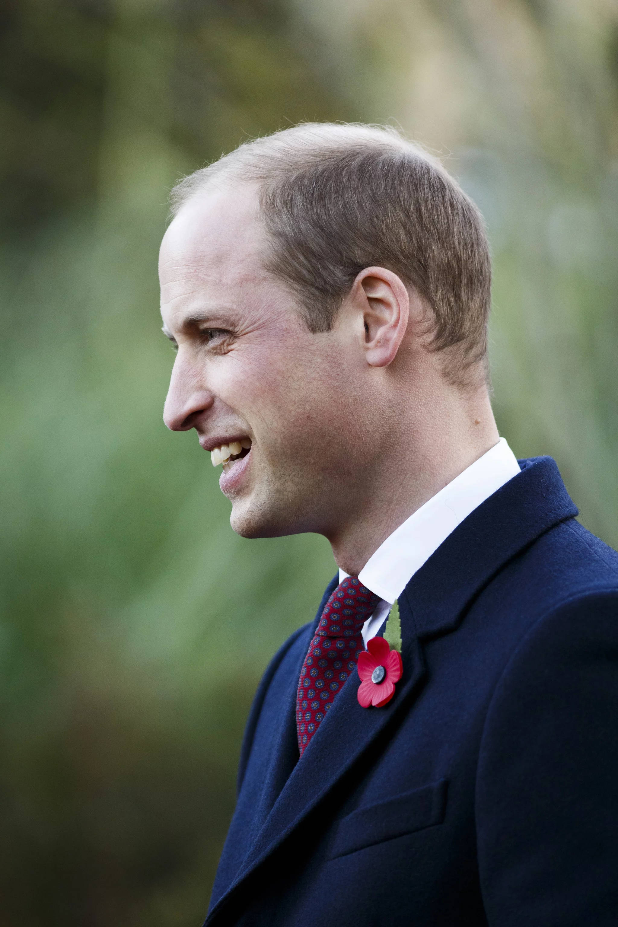 Prince William, navy suit, red poppy, 2K Phone Wallpaper