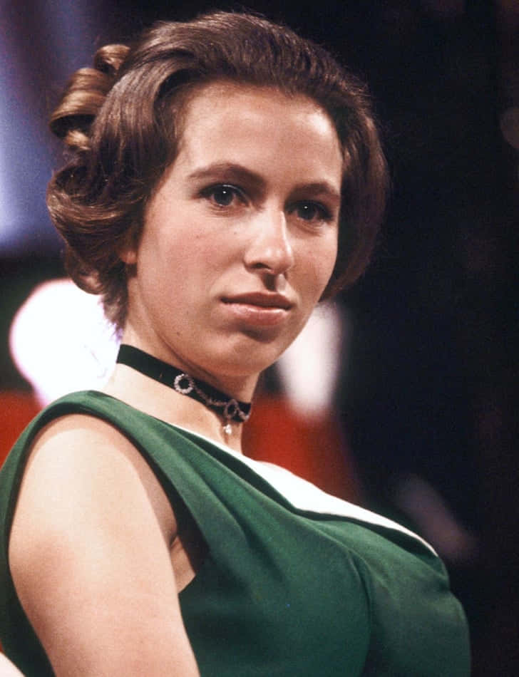 Princess Anne, green dress, black choker, SD Phone Wallpaper