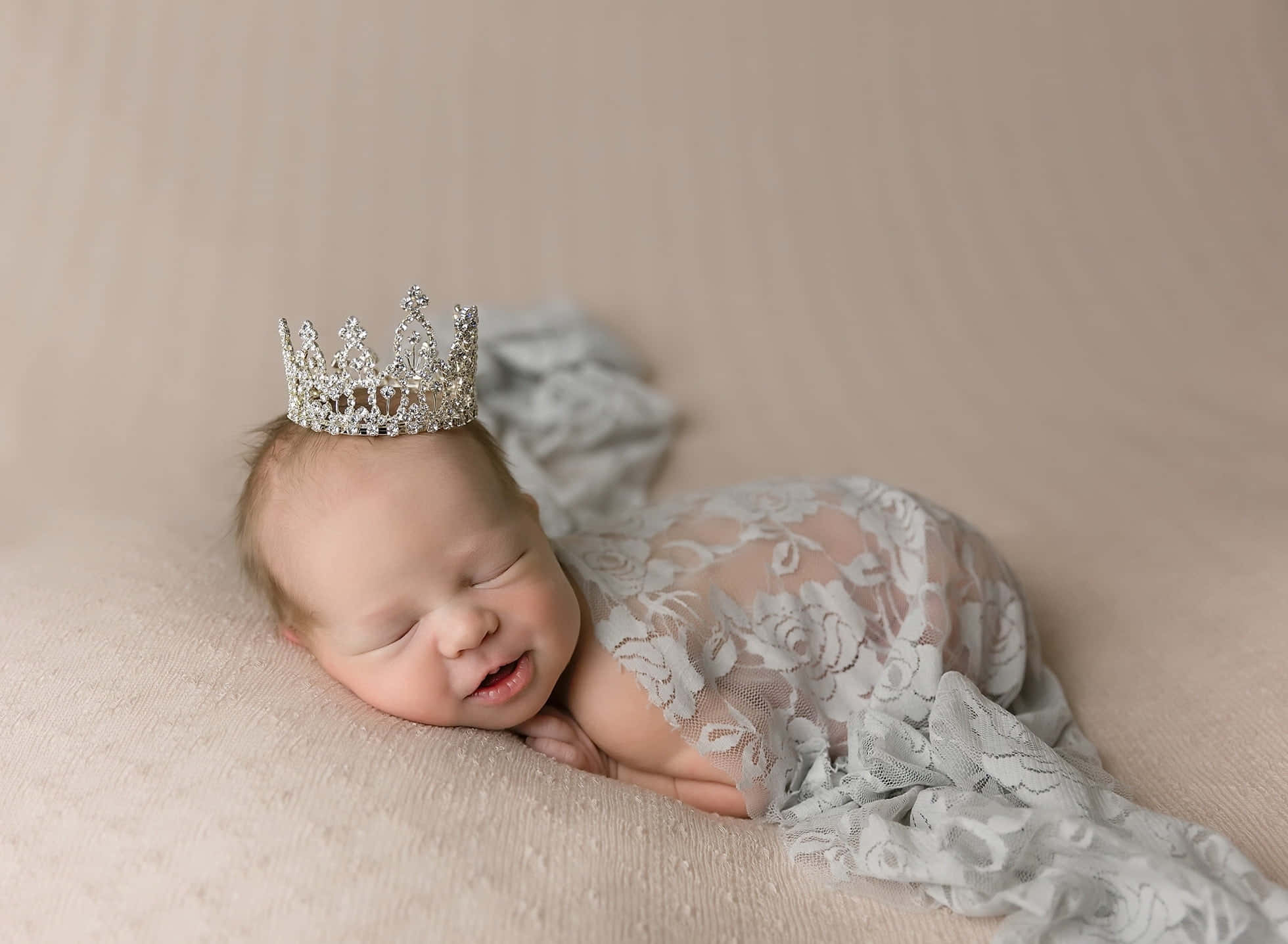 Princess Crown, silver crown, lace gown, Full HD Desktop Wallpaper