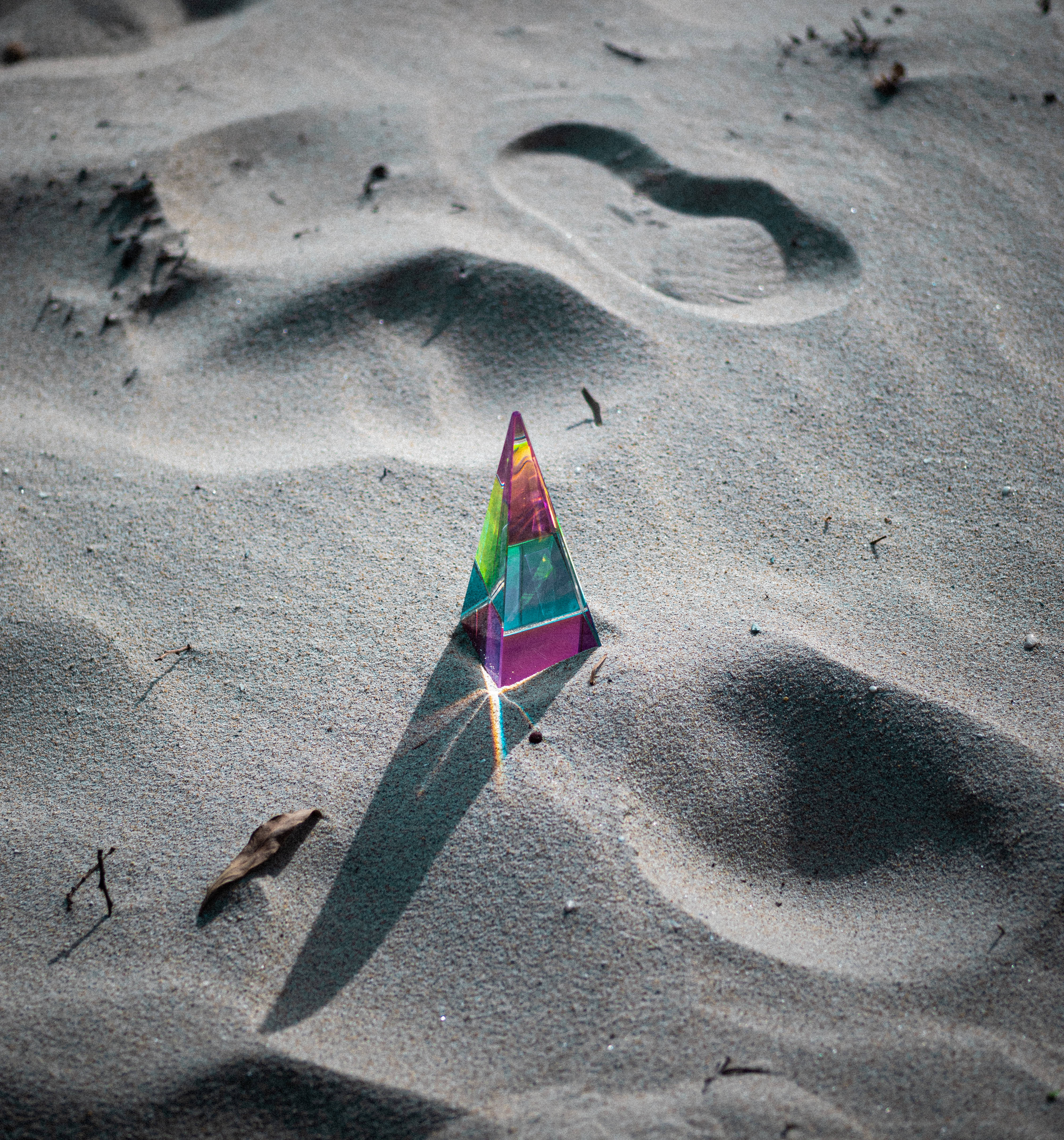 pyramid, rainbow prism, sunlight, 4K Phone Wallpaper