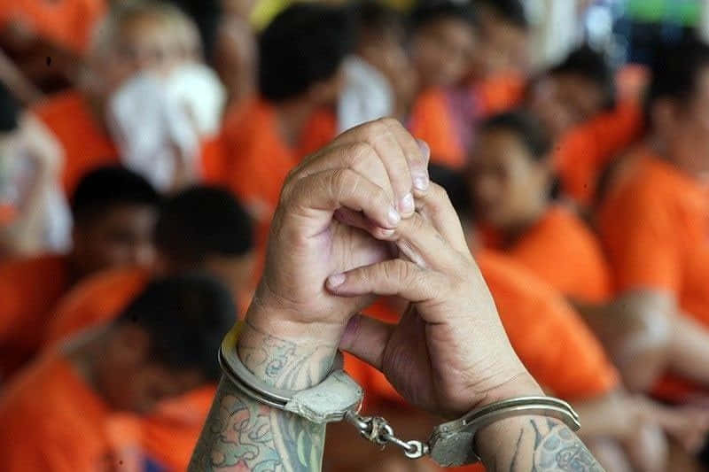 heinous handcuffed person, tattooed hands, handcuffs, SD Desktop Wallpaper