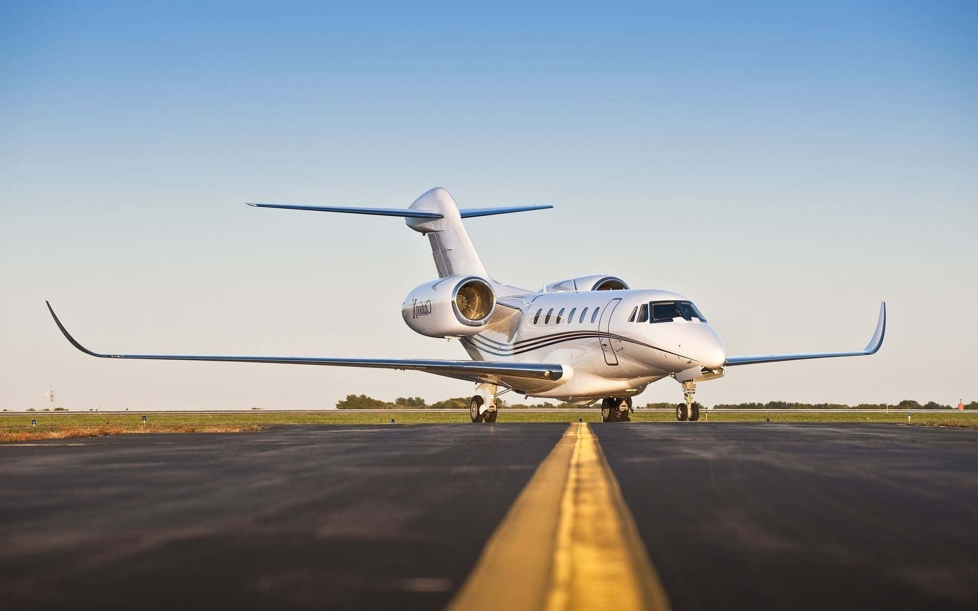 private jet, yellow centerline, runway, Full HD Desktop Wallpaper