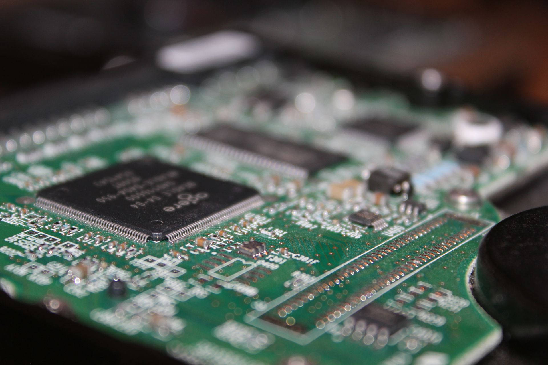 green circuit board, black CPU chip, intricate soldered components, Full HD Desktop Wallpaper