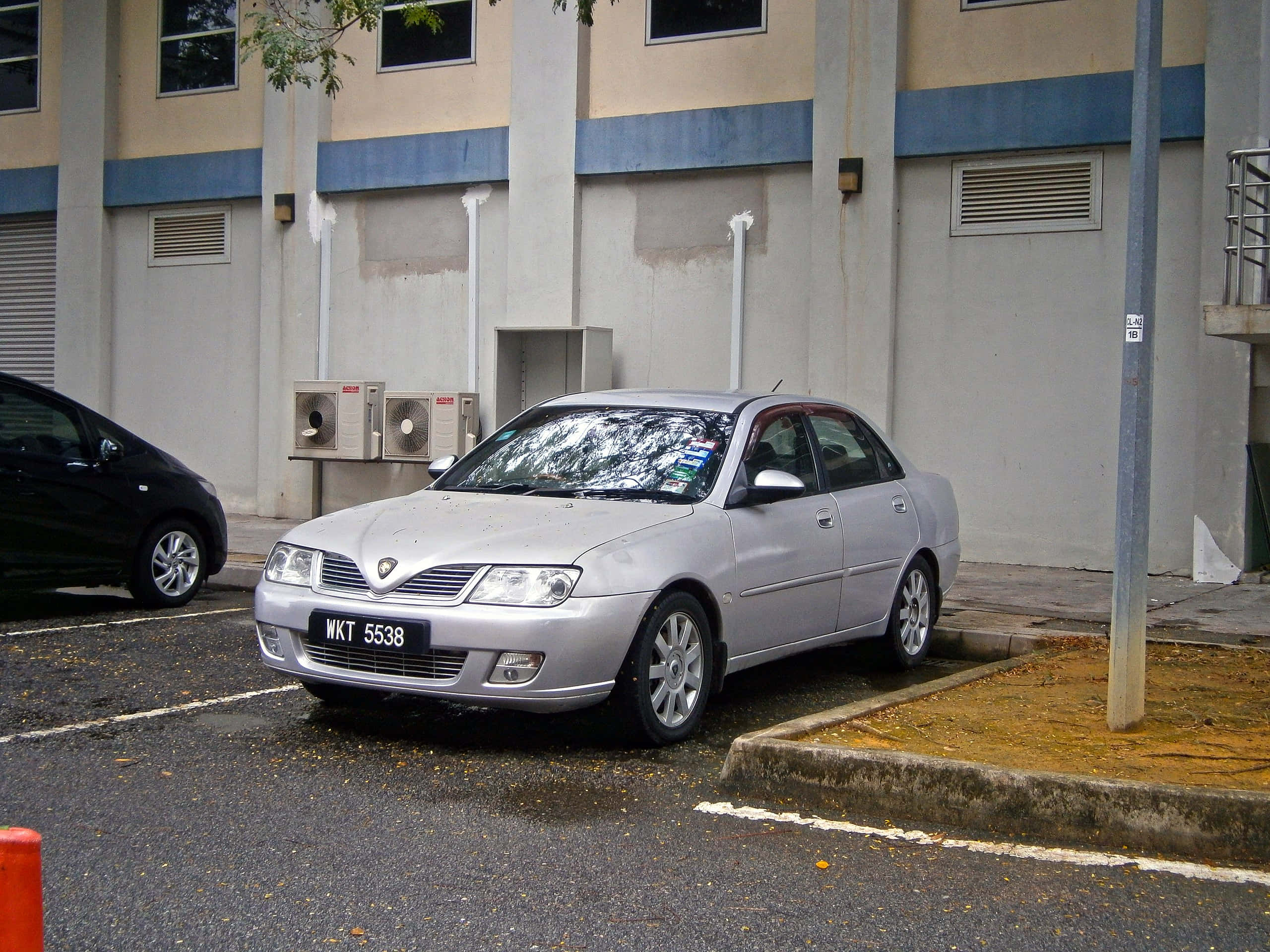 Proton Waja, silver, wet asphalt lot, 2K Desktop Wallpaper