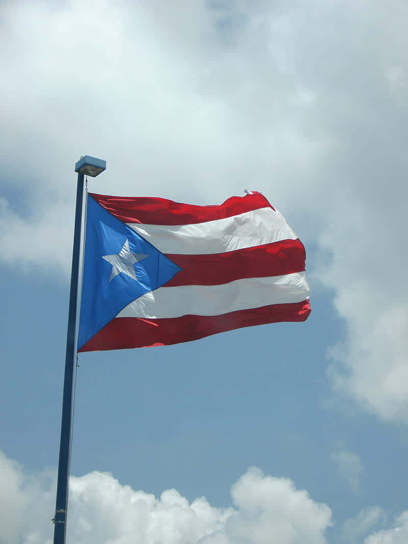 Puerto Rican flag, partly cloudy blue sky, streetlight pole, SD Phone Wallpaper
