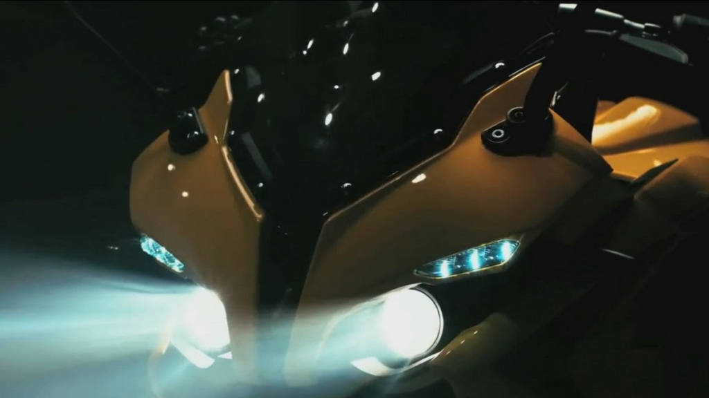 Pulsar RS200, yellow motorcycle, glowing headlights, SD Desktop Wallpaper