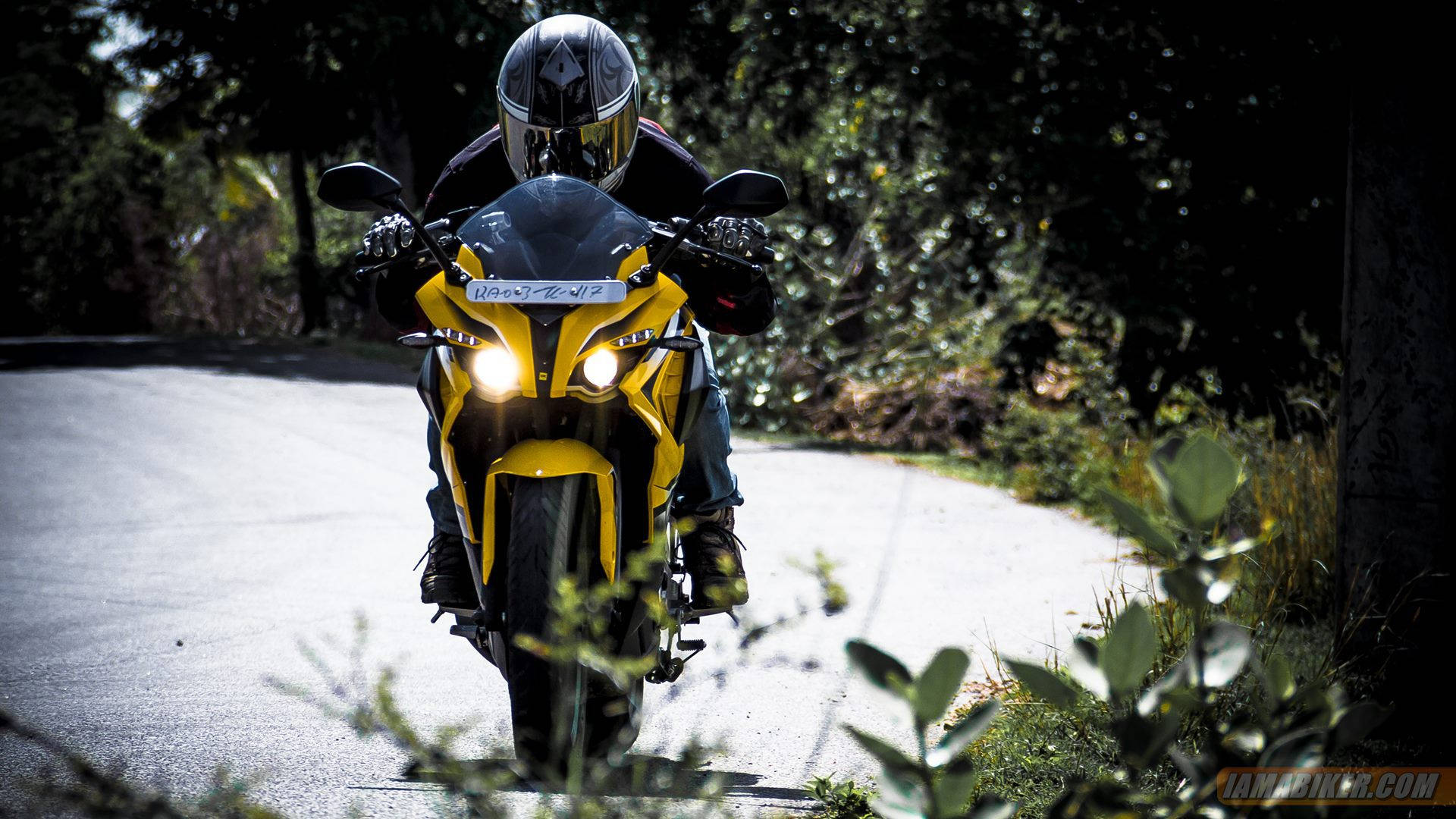 Pulsar RS200, bright yellow, glowing headlights, Full HD Desktop Wallpaper