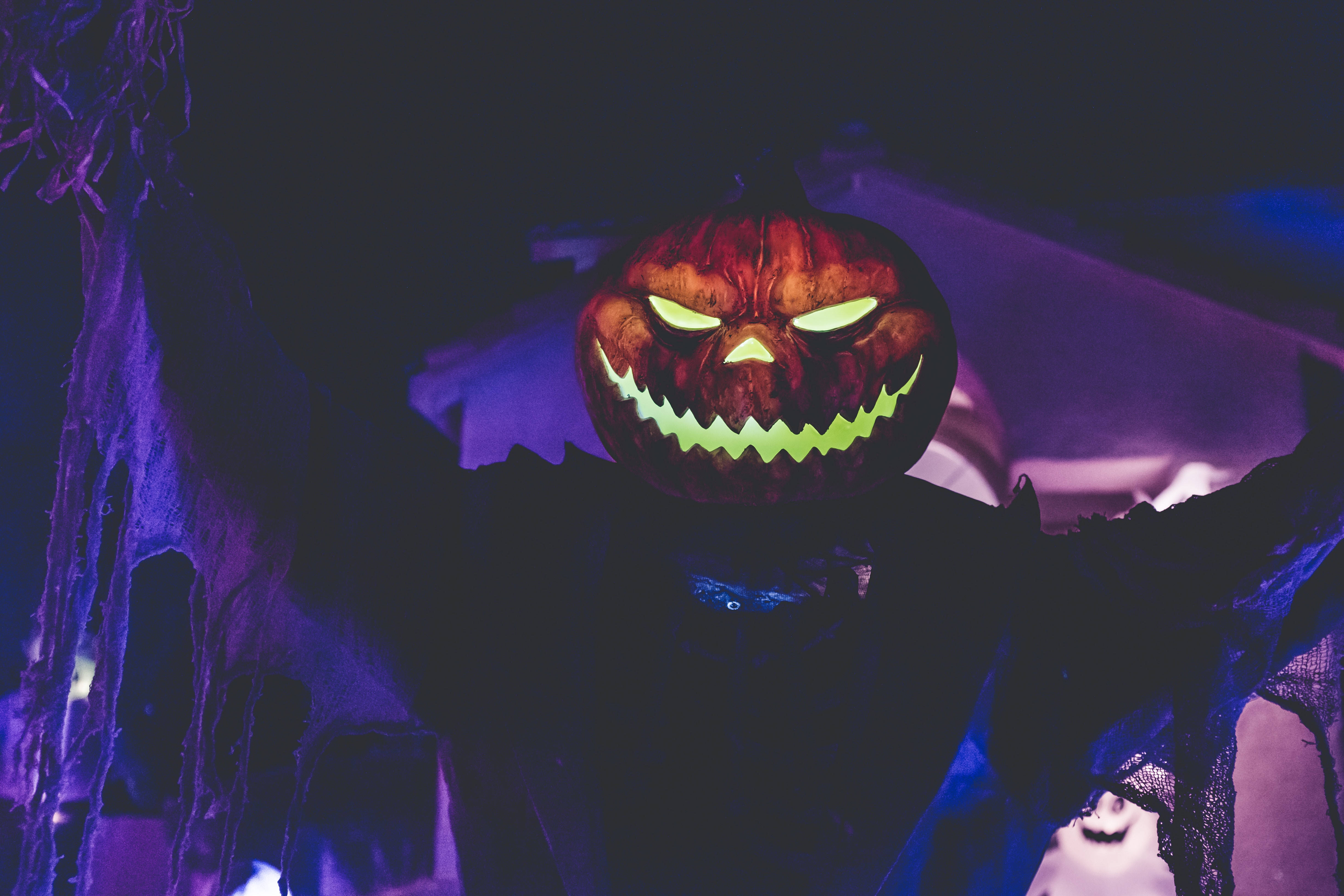 jack-o'-lantern, glowing green eyes, teeth, 4K Desktop Wallpaper