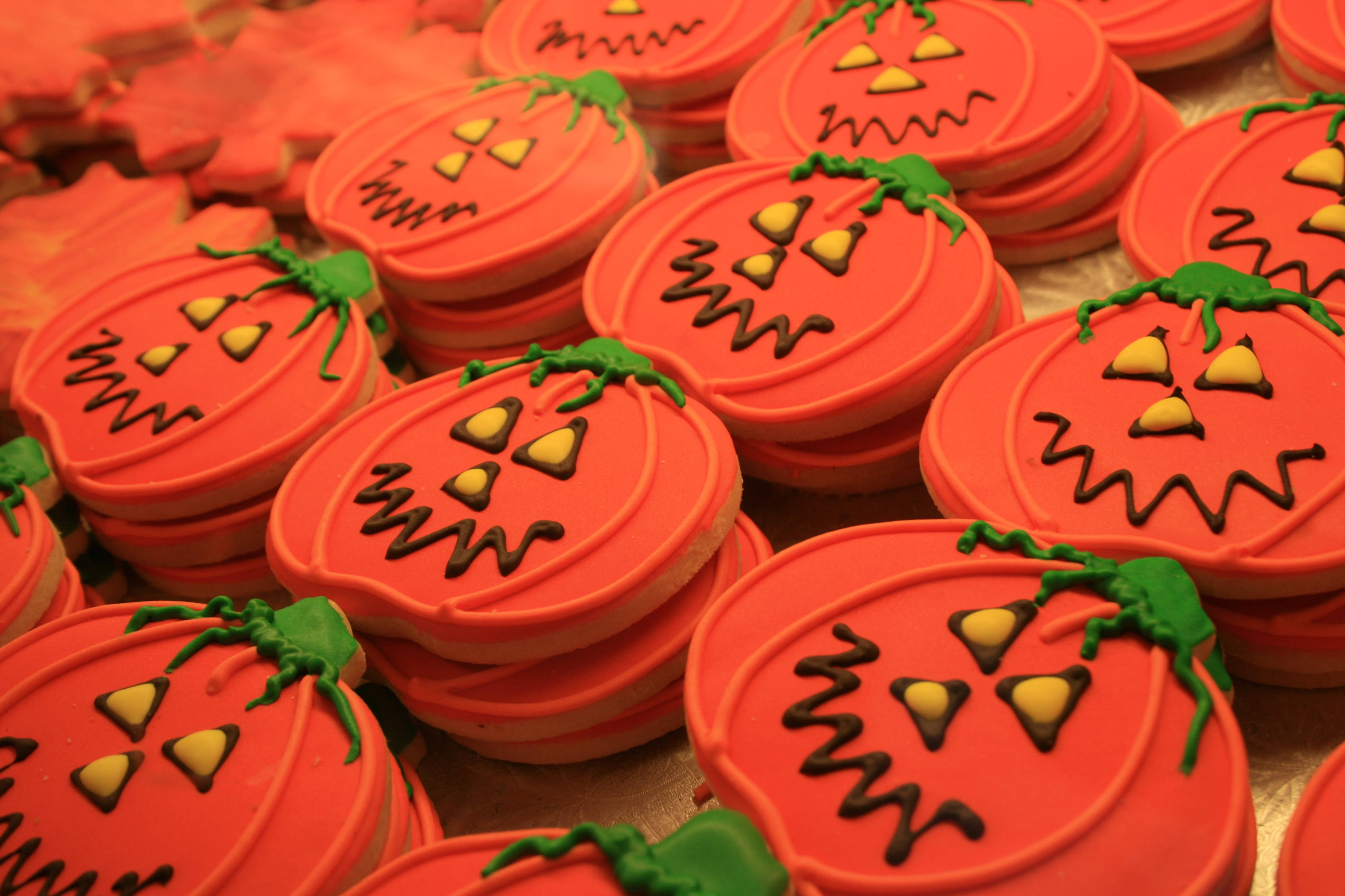 pumpkin-shaped cookies, bright orange, green stems, 4K Desktop Wallpaper