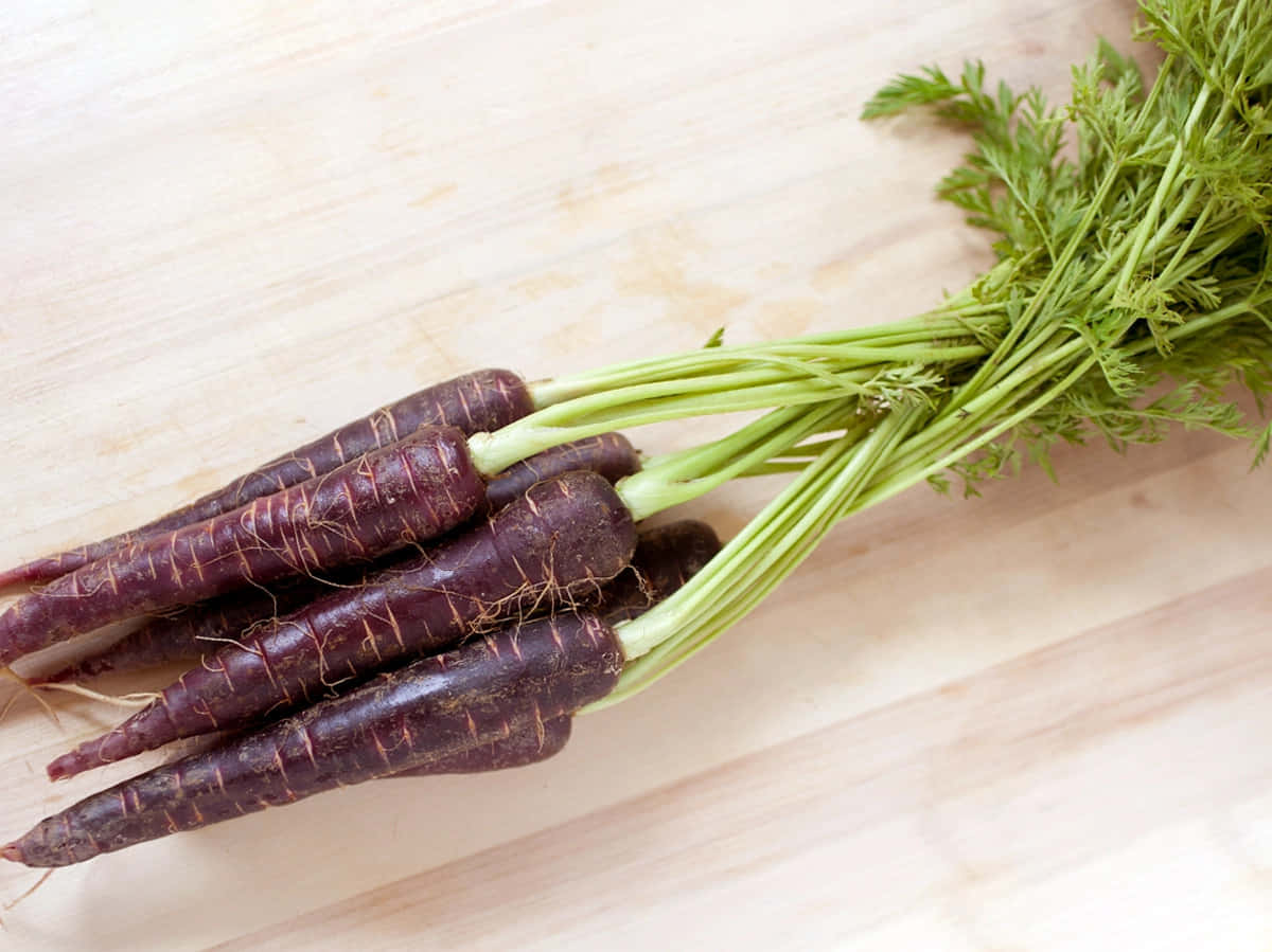 Purple Carrots, deep purple carrots, fresh green tops, SD Desktop Wallpaper