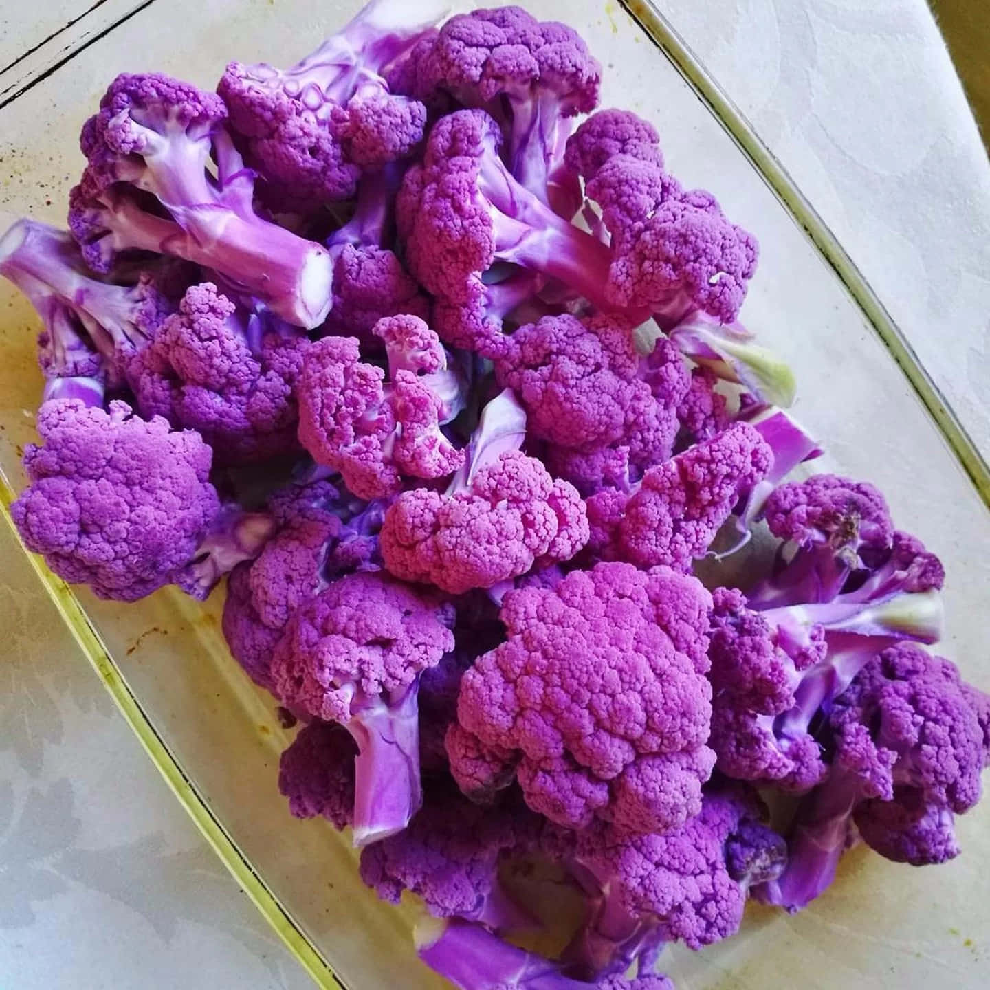 purple cauliflower, yellow tray, natural wood grain background, HD Desktop Wallpaper