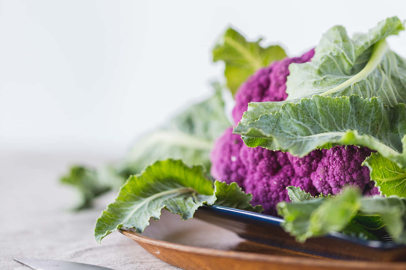 Purple Cauliflower, wooden plate, soft white background, HD Desktop Wallpaper