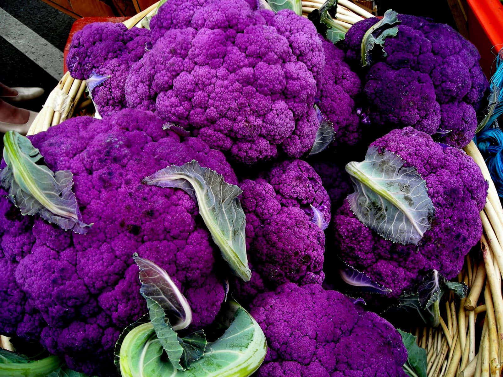Purple Cauliflower, woven basket, market stall, HD Desktop Wallpaper