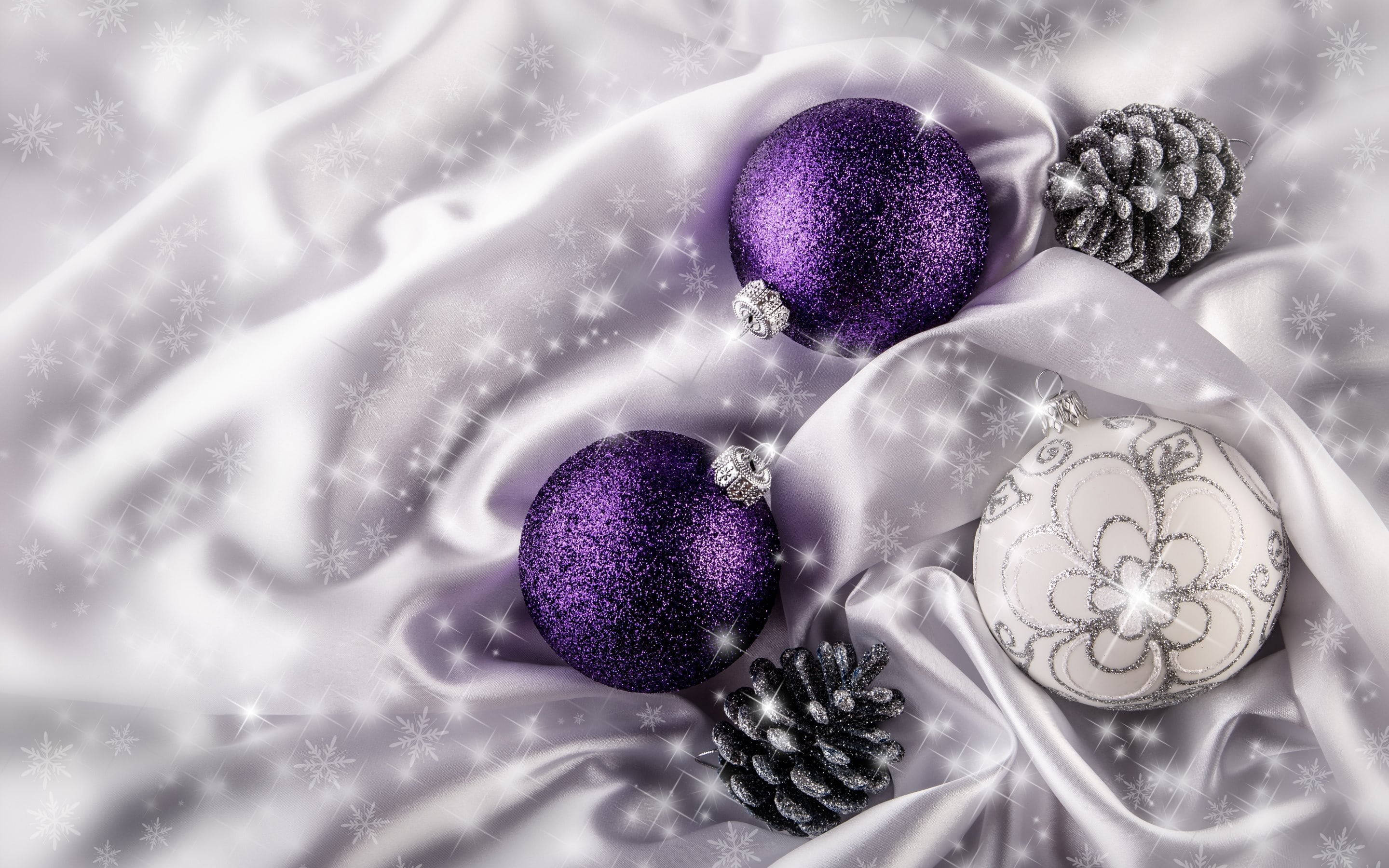 purple and white Christmas balls ornament, shimmering purple and silver ornaments, pinecones, 2K Desktop Wallpaper