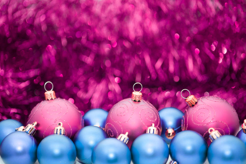 purple baubles, blue baubles, shiny pink and blue Christmas ornaments, SD Desktop Wallpaper