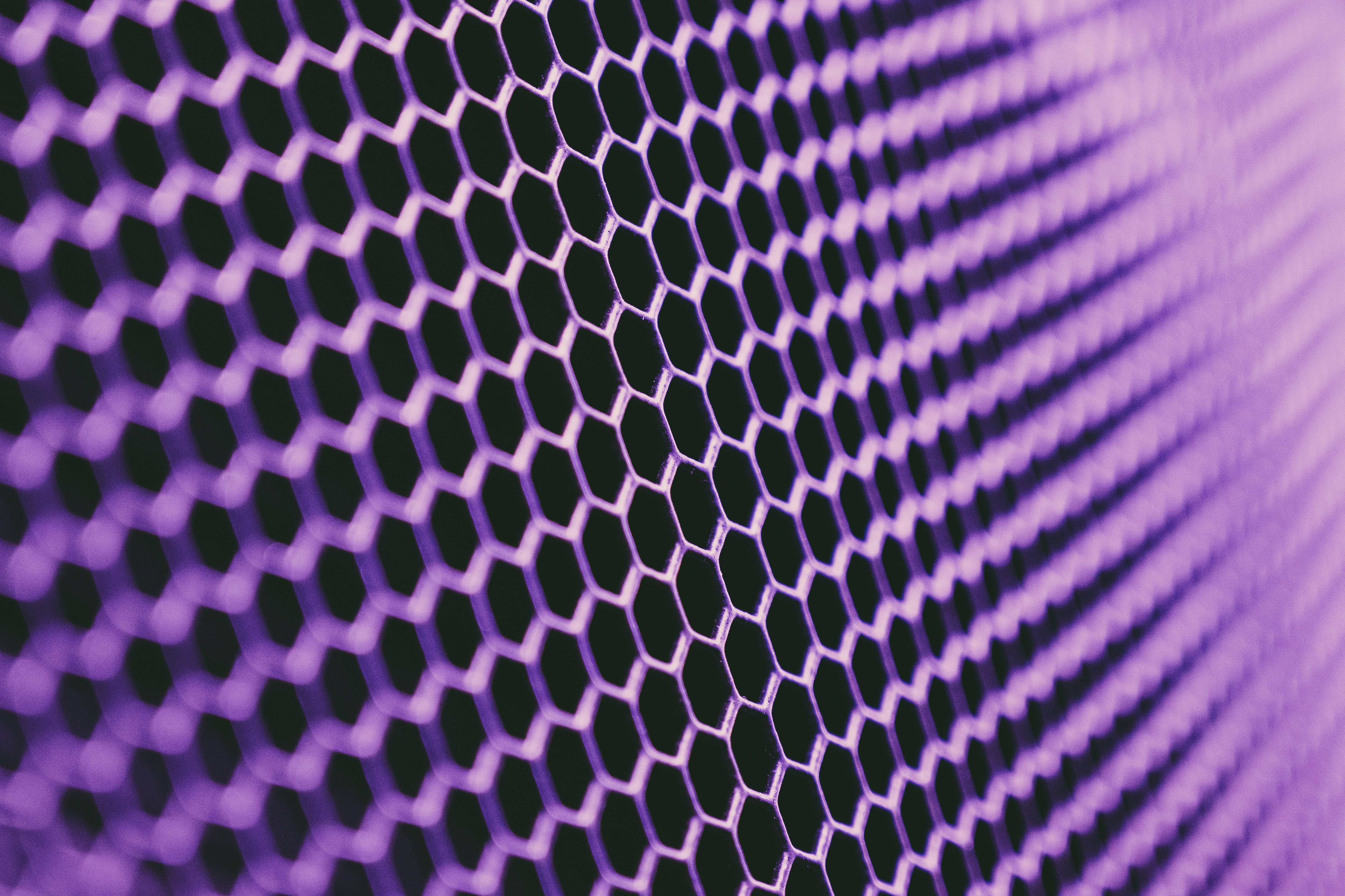 purple hexagonal mesh, shallow depth of field, gradient lighting, 5K Desktop Wallpaper