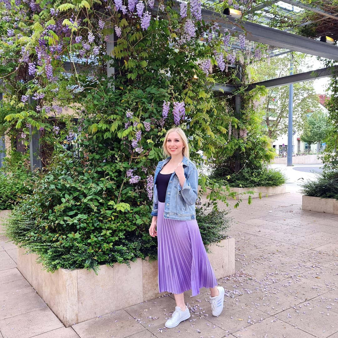 purple pleated skirt, denim jacket, blonde woman, SD Desktop Wallpaper