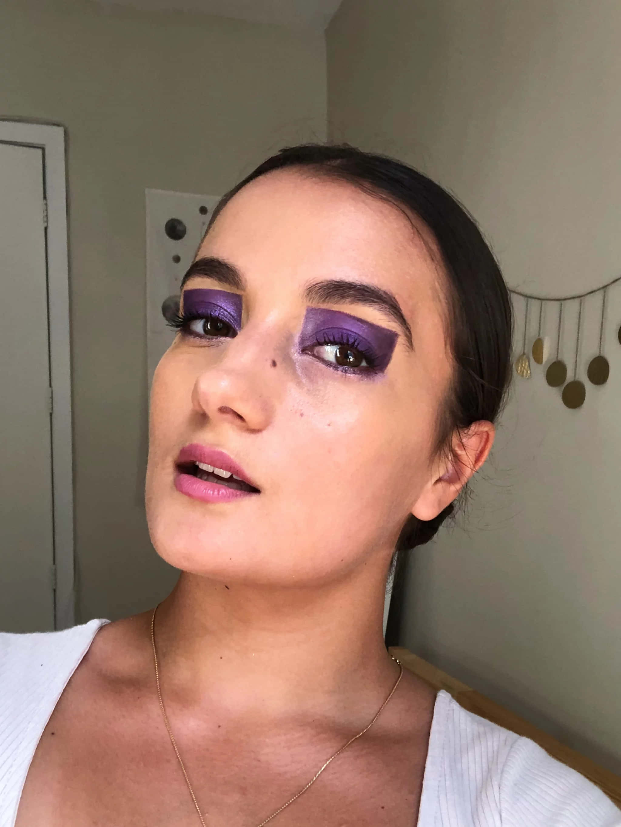 purple eye shadow, deep purple eye shadow, bold purple winged eyeliner, 2K Phone Wallpaper