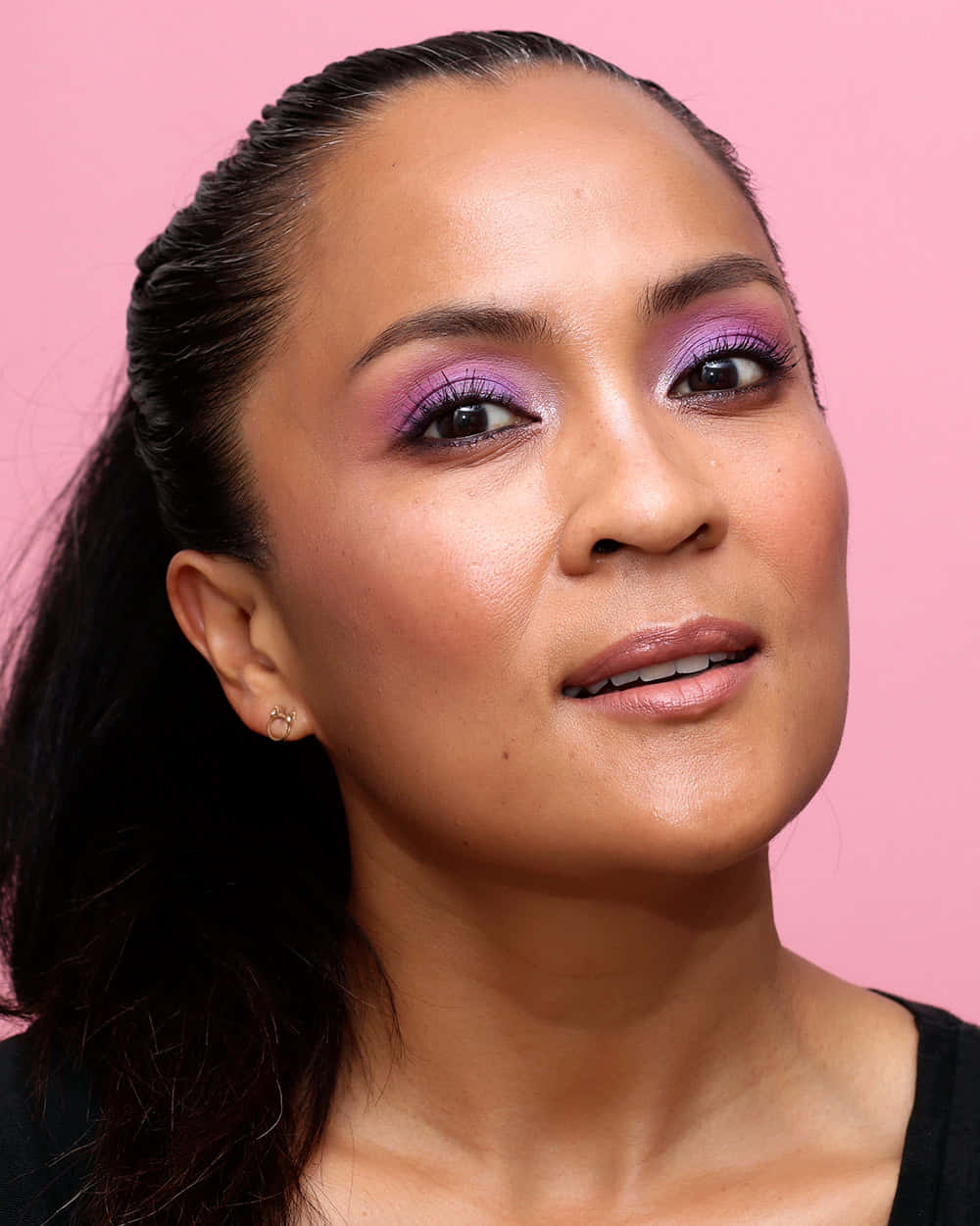 purple eye shadow, bold purple eyeshadow, soft pink studio background, SD Phone Wallpaper