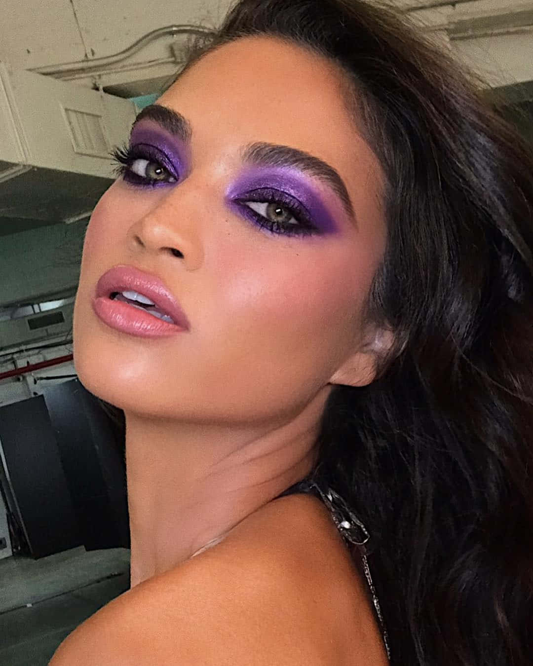 Purple Eye Shadow, bold purple eyeshadow, glossy lips, HD Phone Wallpaper