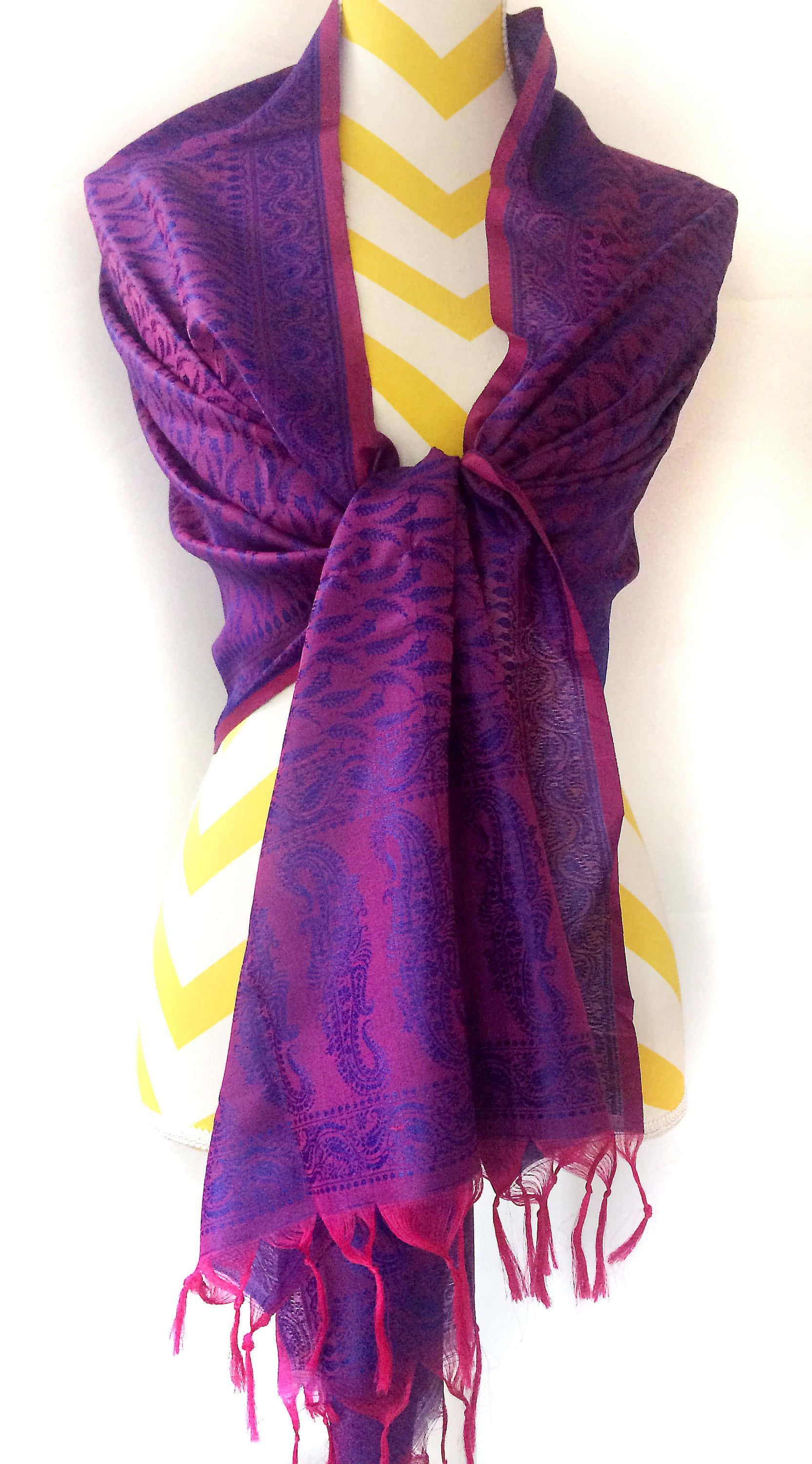 purple paisley scarf, pink fringe, mannequin, 2K Phone Wallpaper