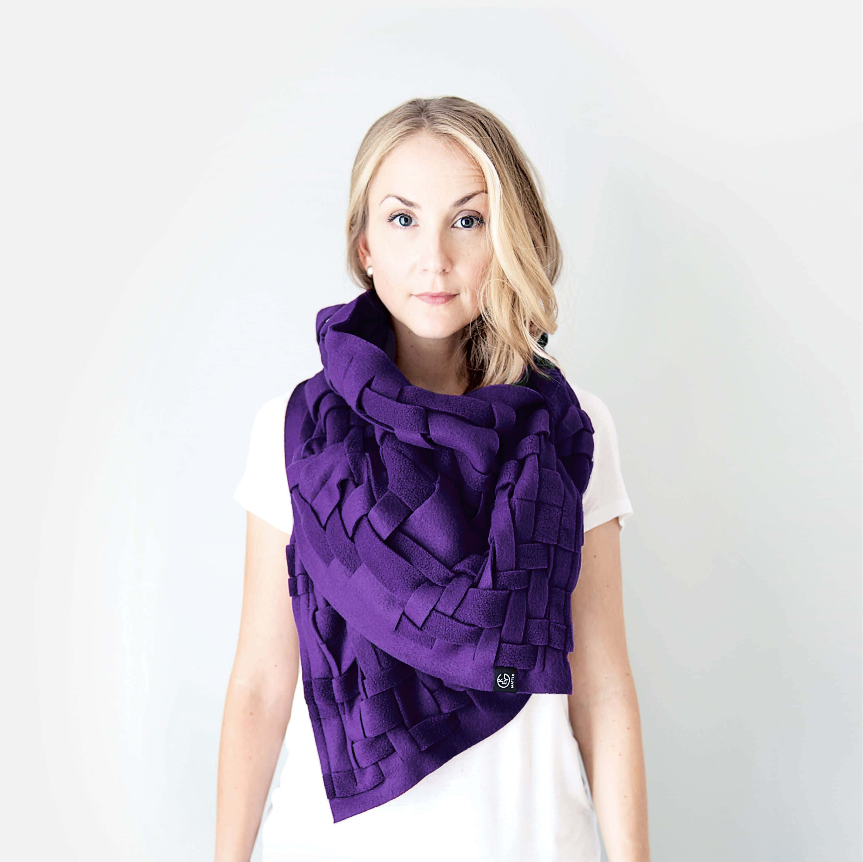 Purple Scarf, blonde hair, rich purple, 2K Desktop Wallpaper