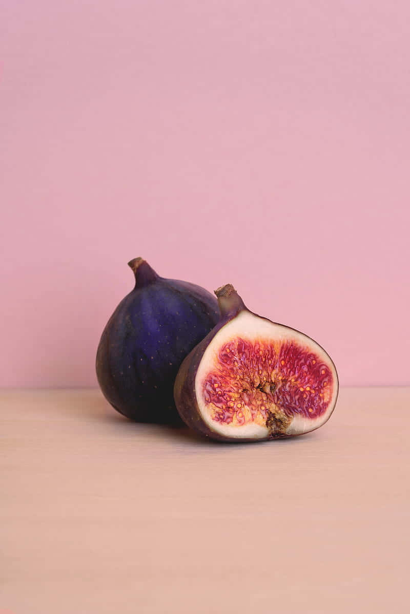 purple figs, ripe figs, wooden surface, SD Phone Wallpaper