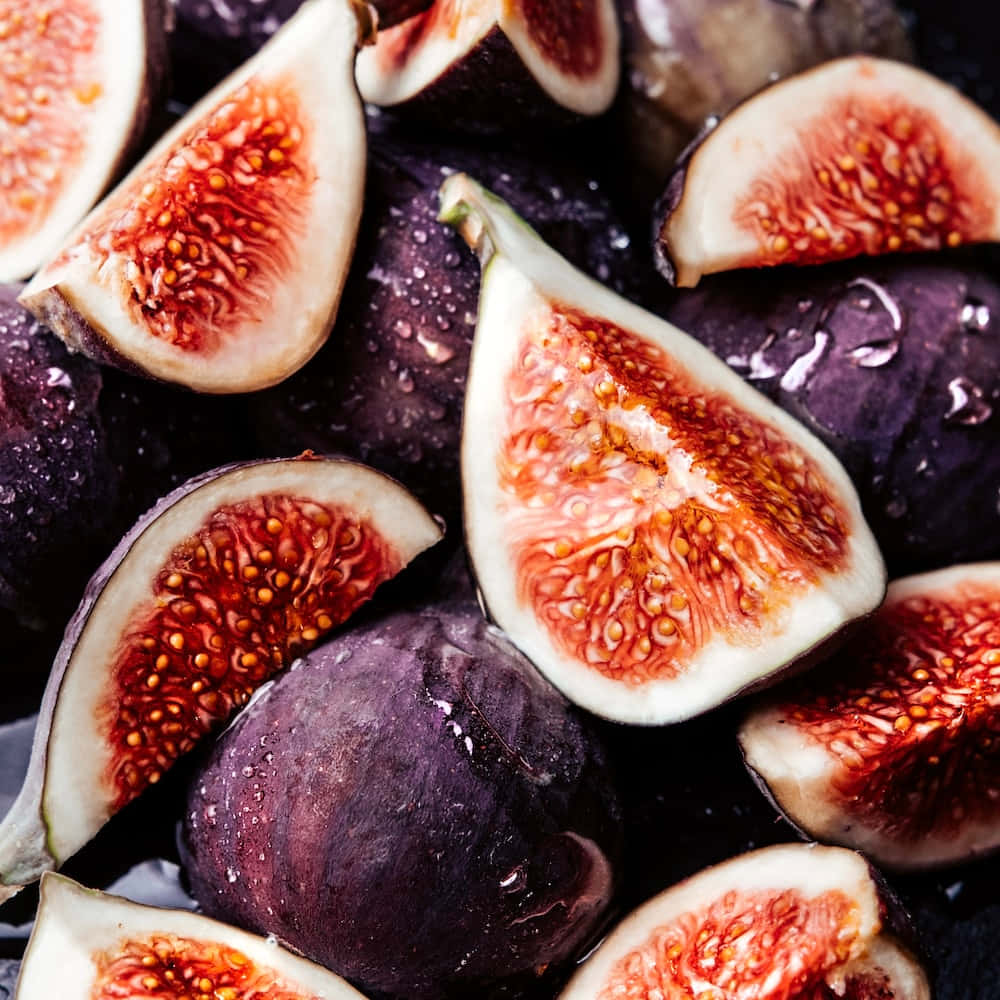 purple figs, vibrant red pulp, purple skin, SD Desktop Wallpaper
