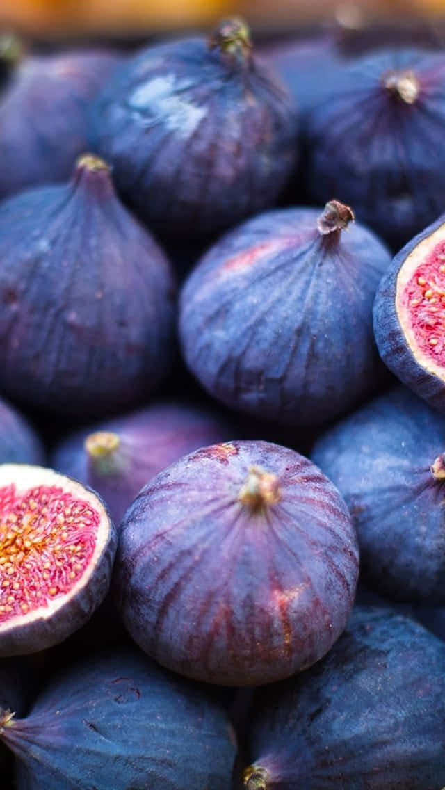 Purple Figs, plump purple figs, pink flesh, SD Phone Wallpaper