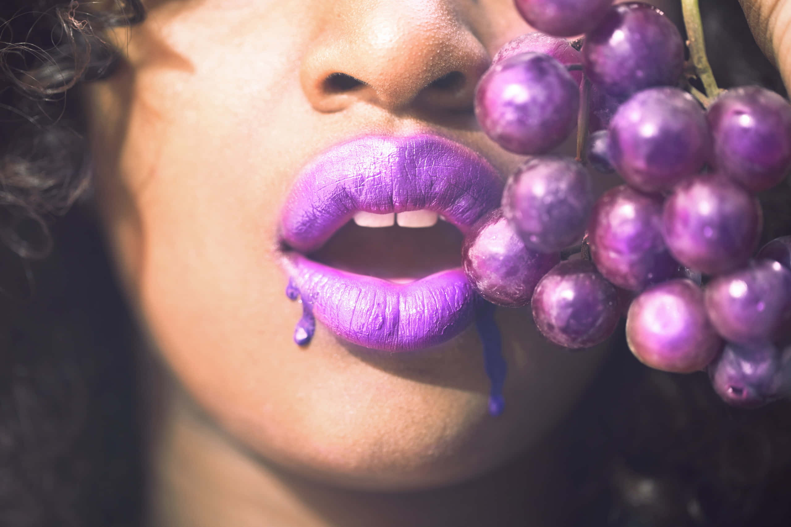 purple grapes, vibrant purple lips, cluster of purple grapes, 2K Desktop Wallpaper