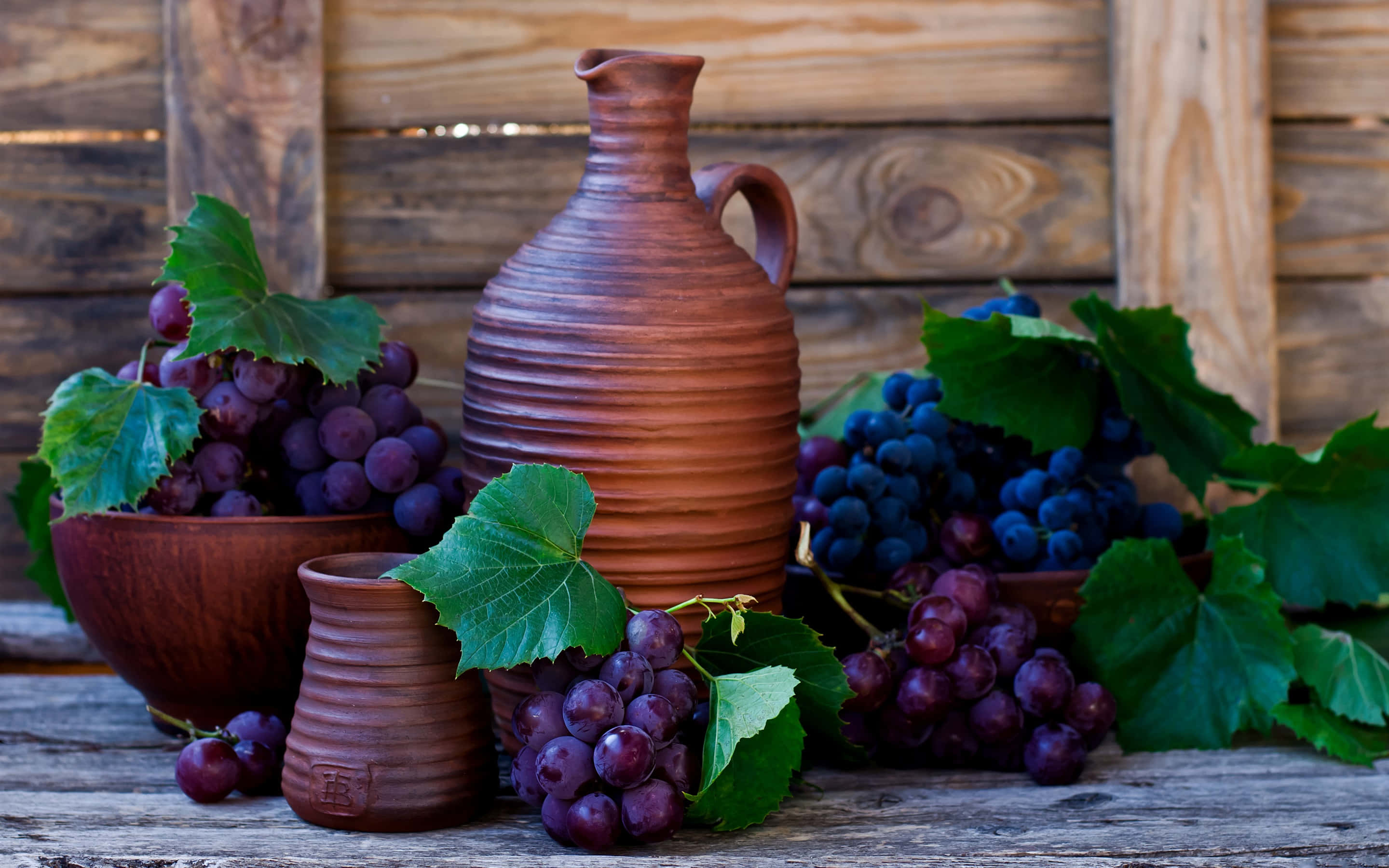 purple grapes, terracotta jug, bowls, 2K Desktop Wallpaper