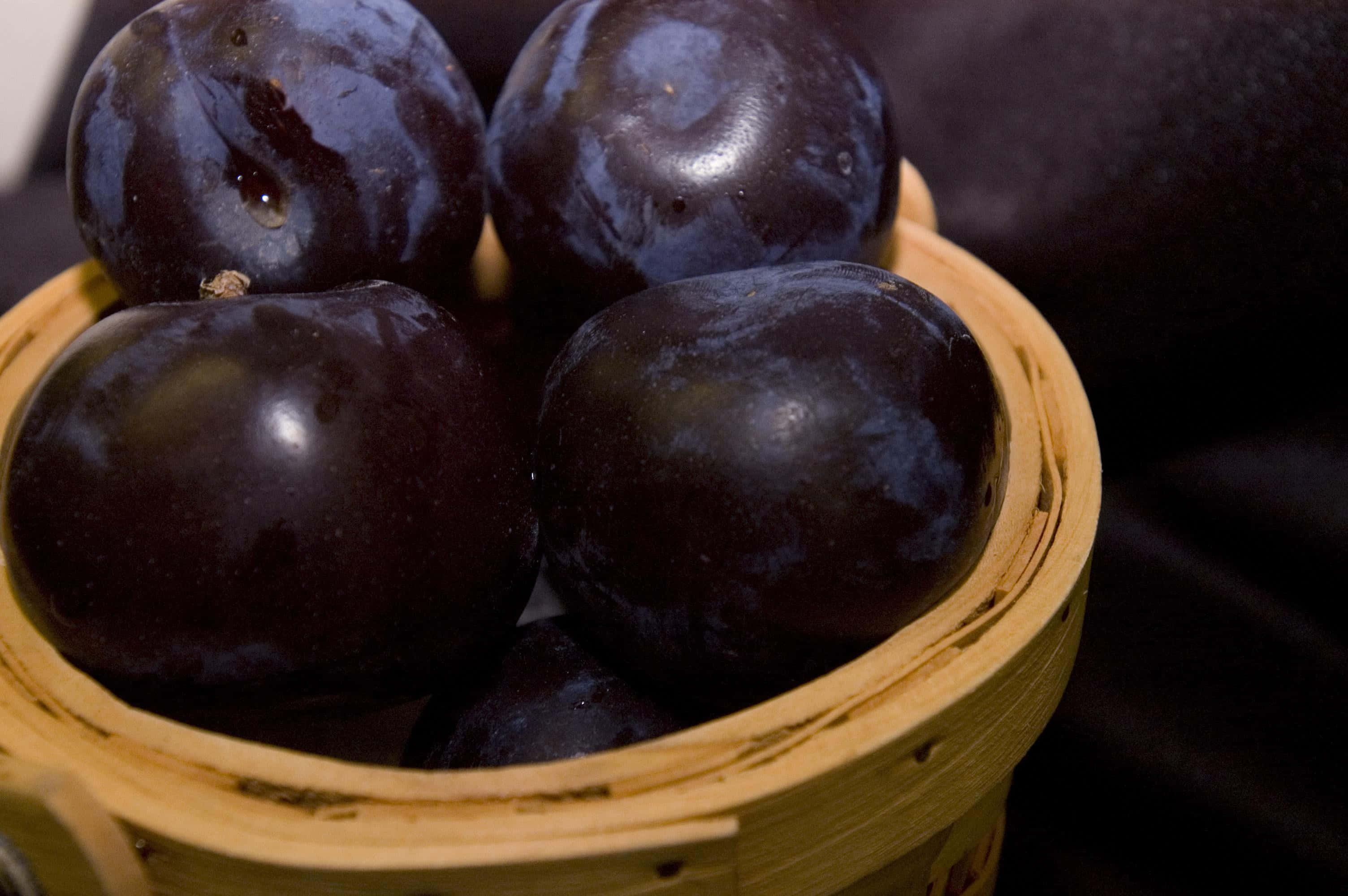 purple plums, dark purple plums, woven bamboo basket, 2K Desktop Wallpaper