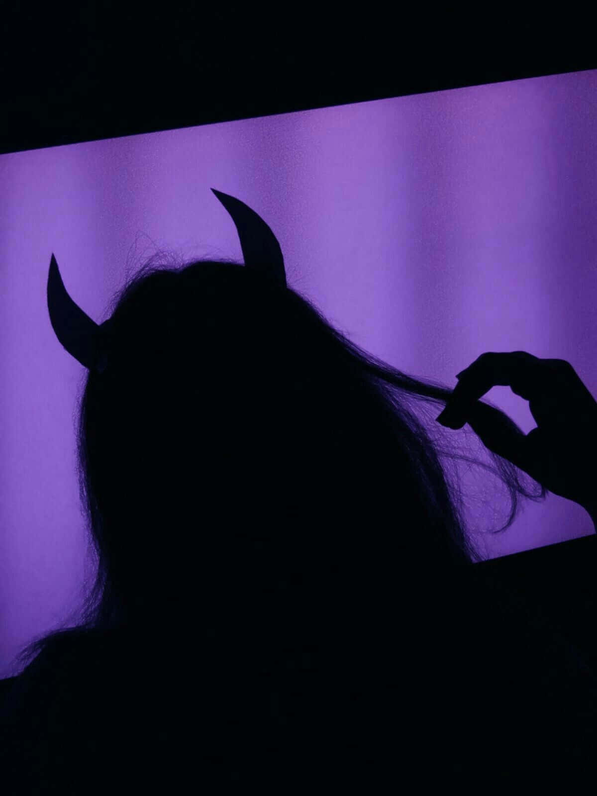 purple grunge aesthetic, devil horns, glowing purple backdrop, HD Phone Wallpaper