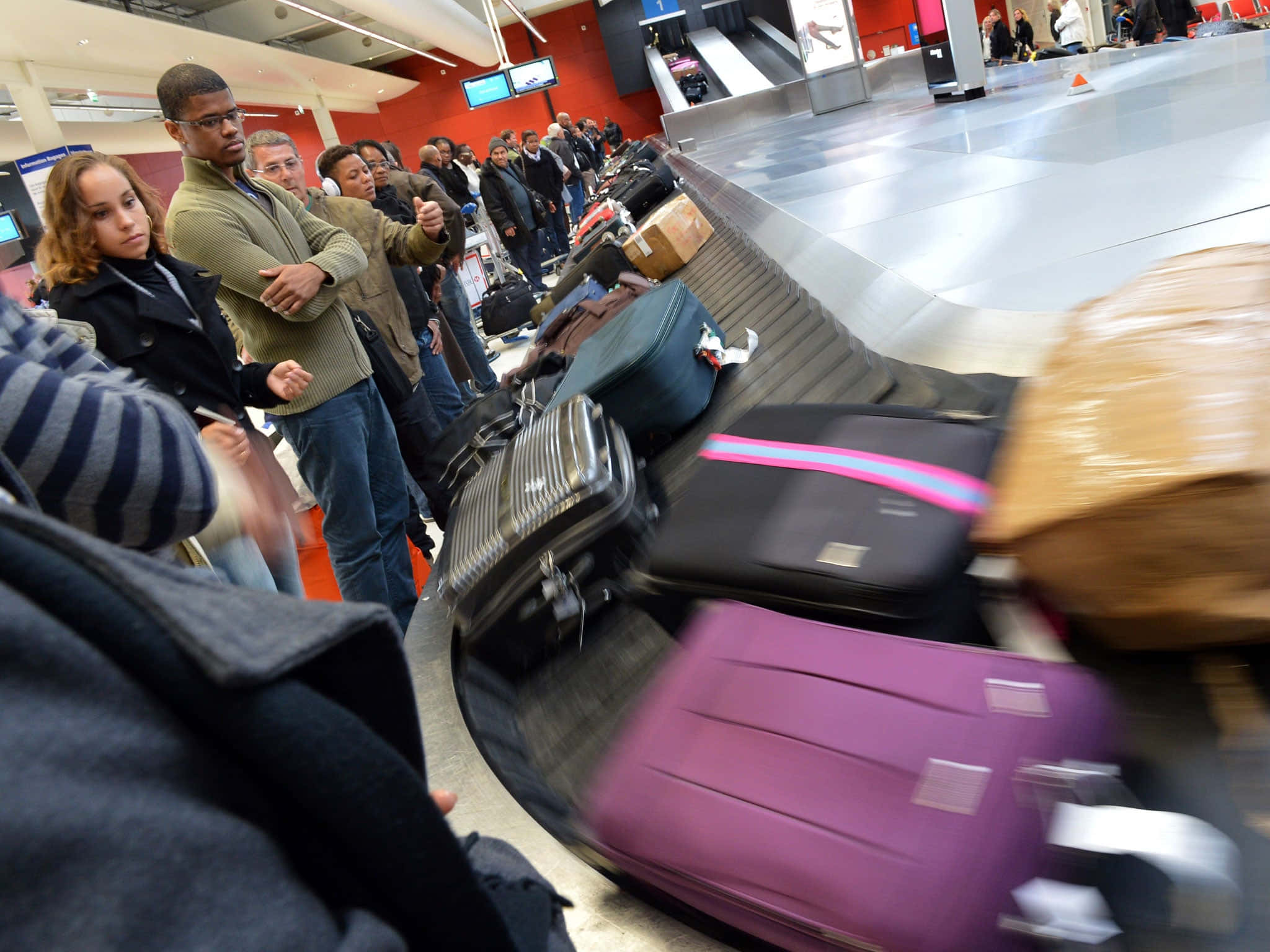 Purple Luggage, airport baggage carousel, colorful suitcases, Full HD Desktop Wallpaper