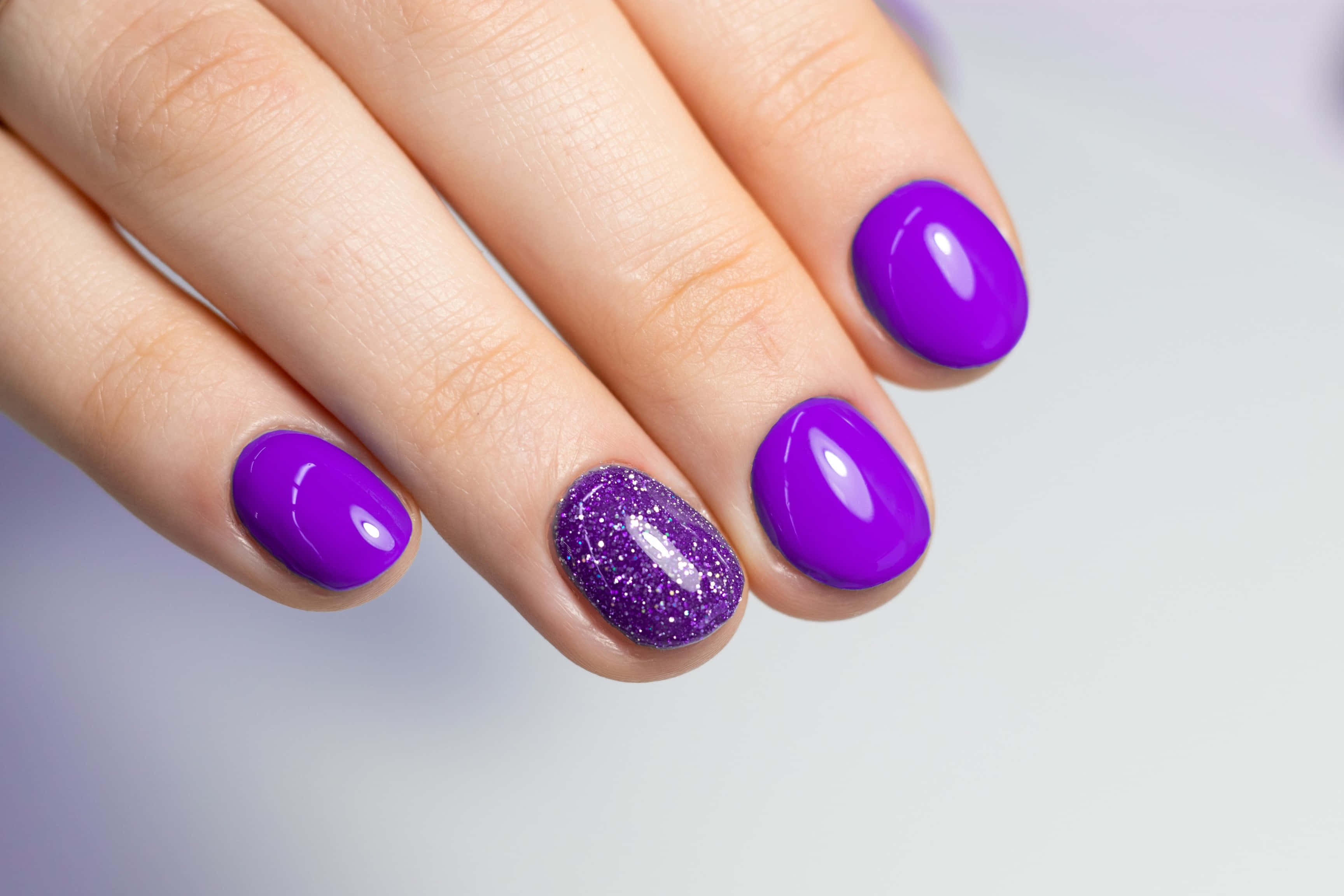 vibrant purple nails, glittery texture, close-up of a hand, 2K Desktop Wallpaper