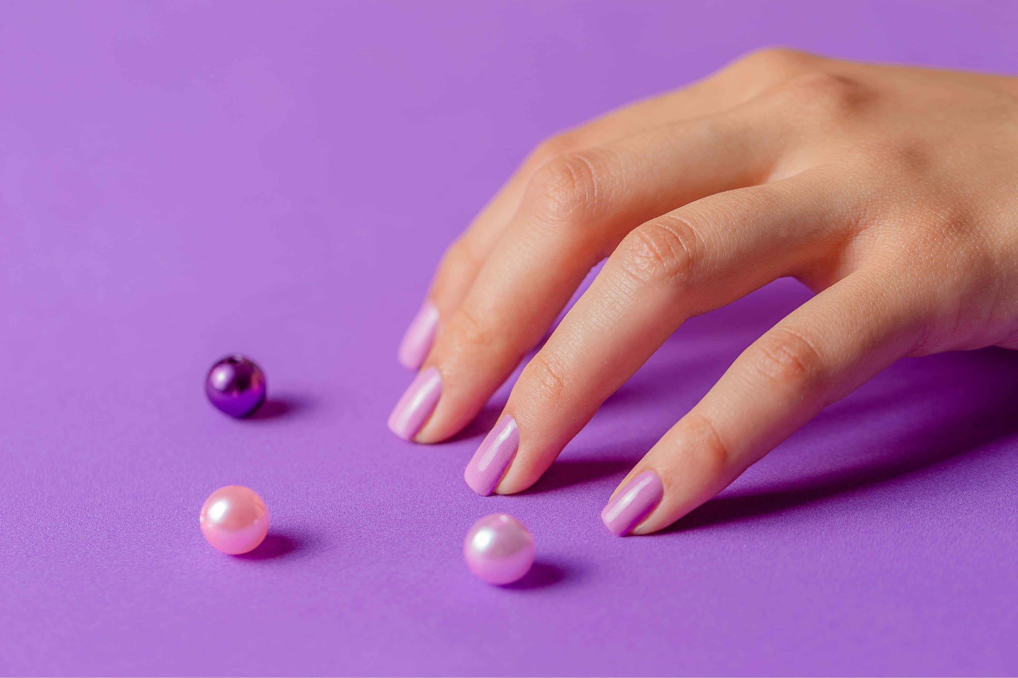 lavender manicure, pearls, solid purple background, 2K Desktop Wallpaper