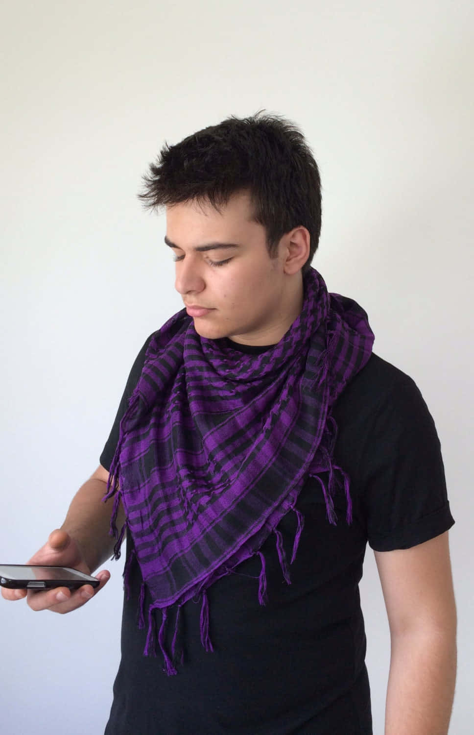 Purple Scarf, black tshirt, purple plaid scarf, HD Phone Wallpaper